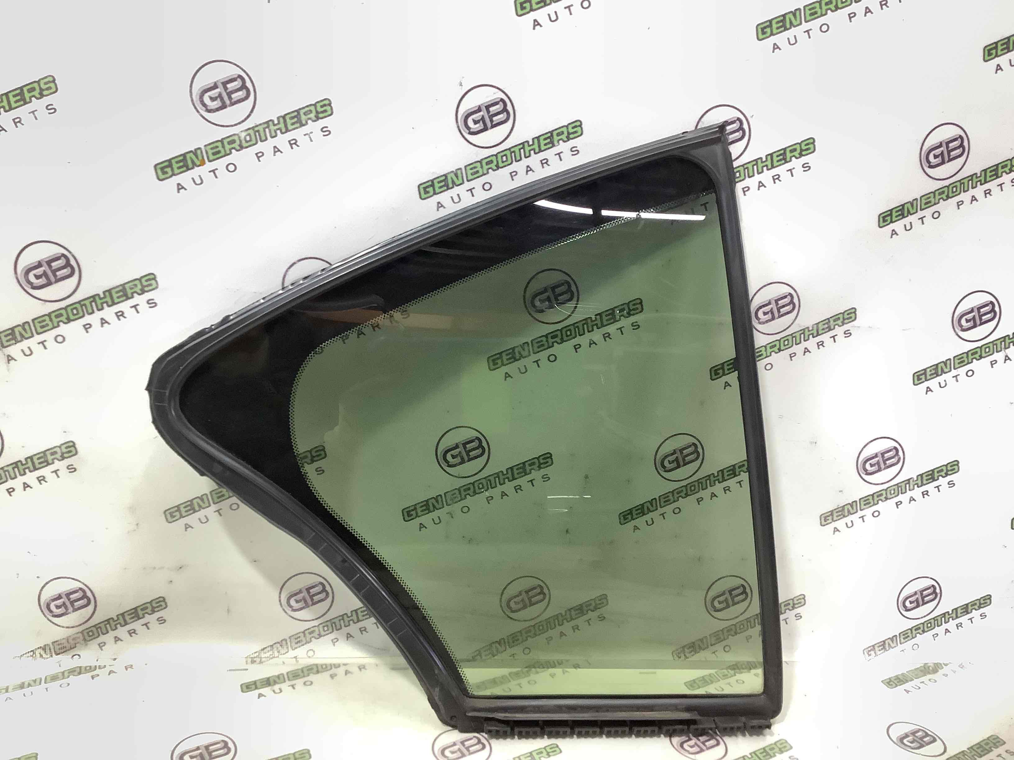 Скло дверей трикутник кватирка