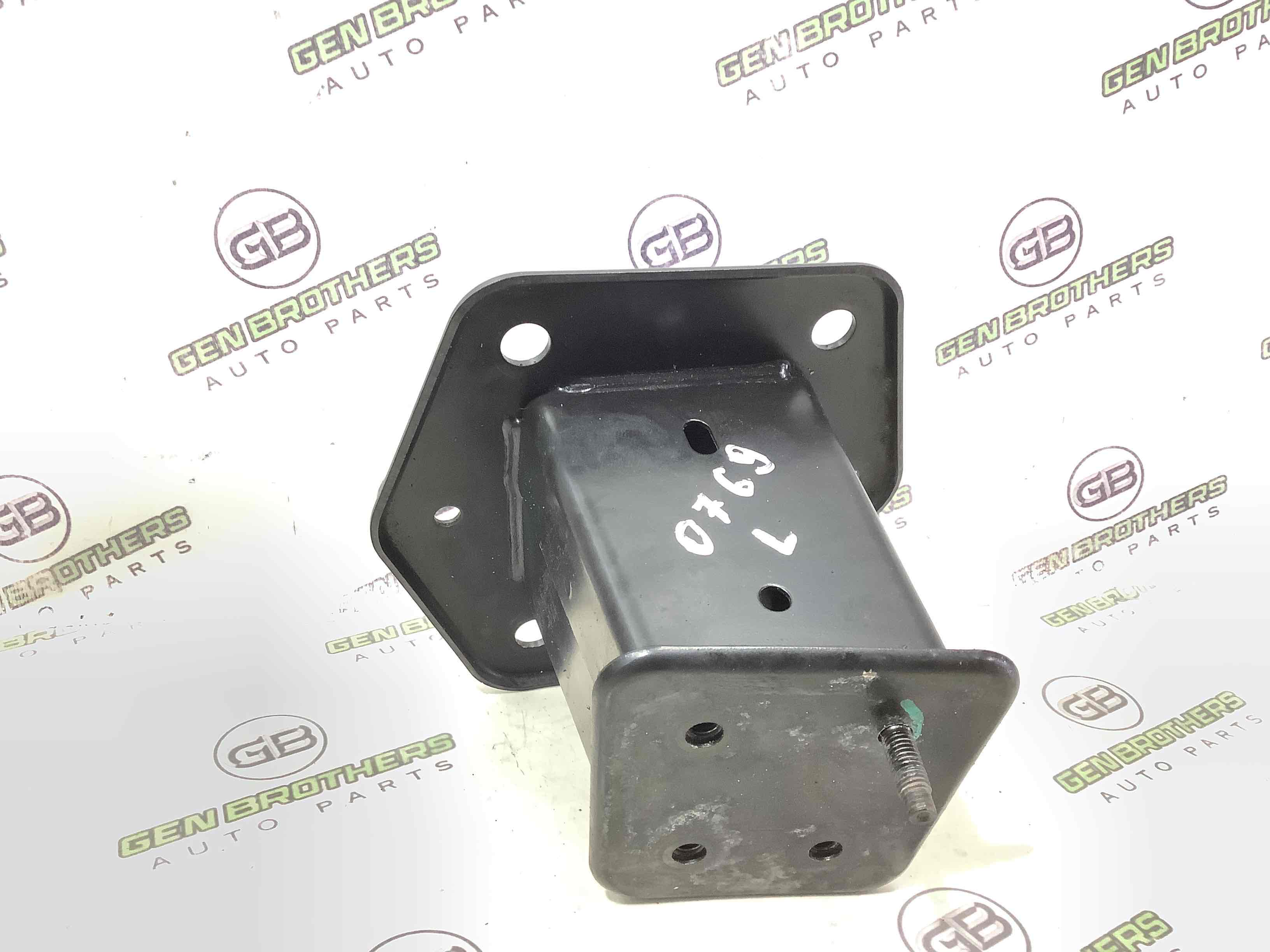 Кронштейн підсилювача бампера