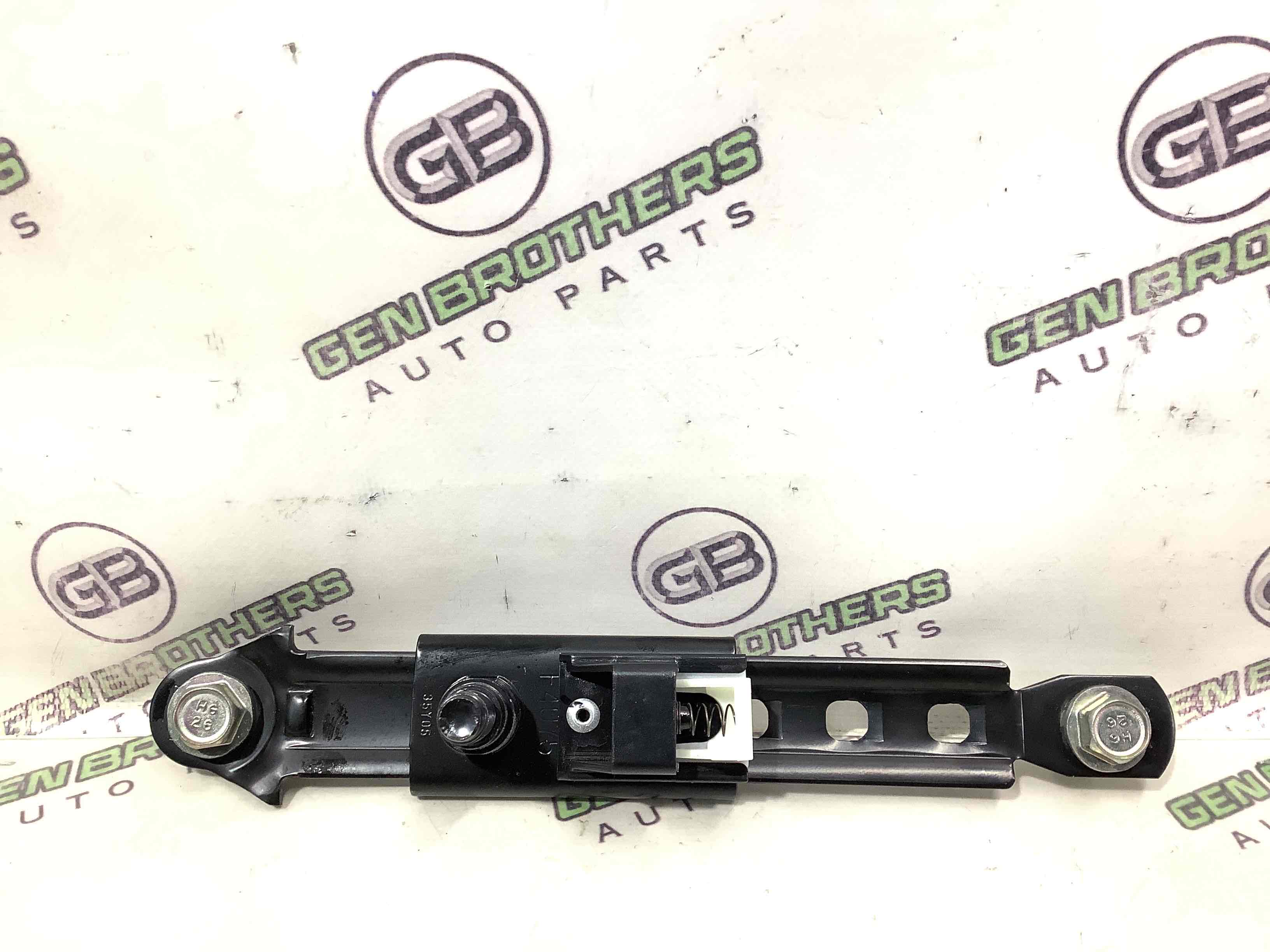 Регулятор висоти ременя безпеки