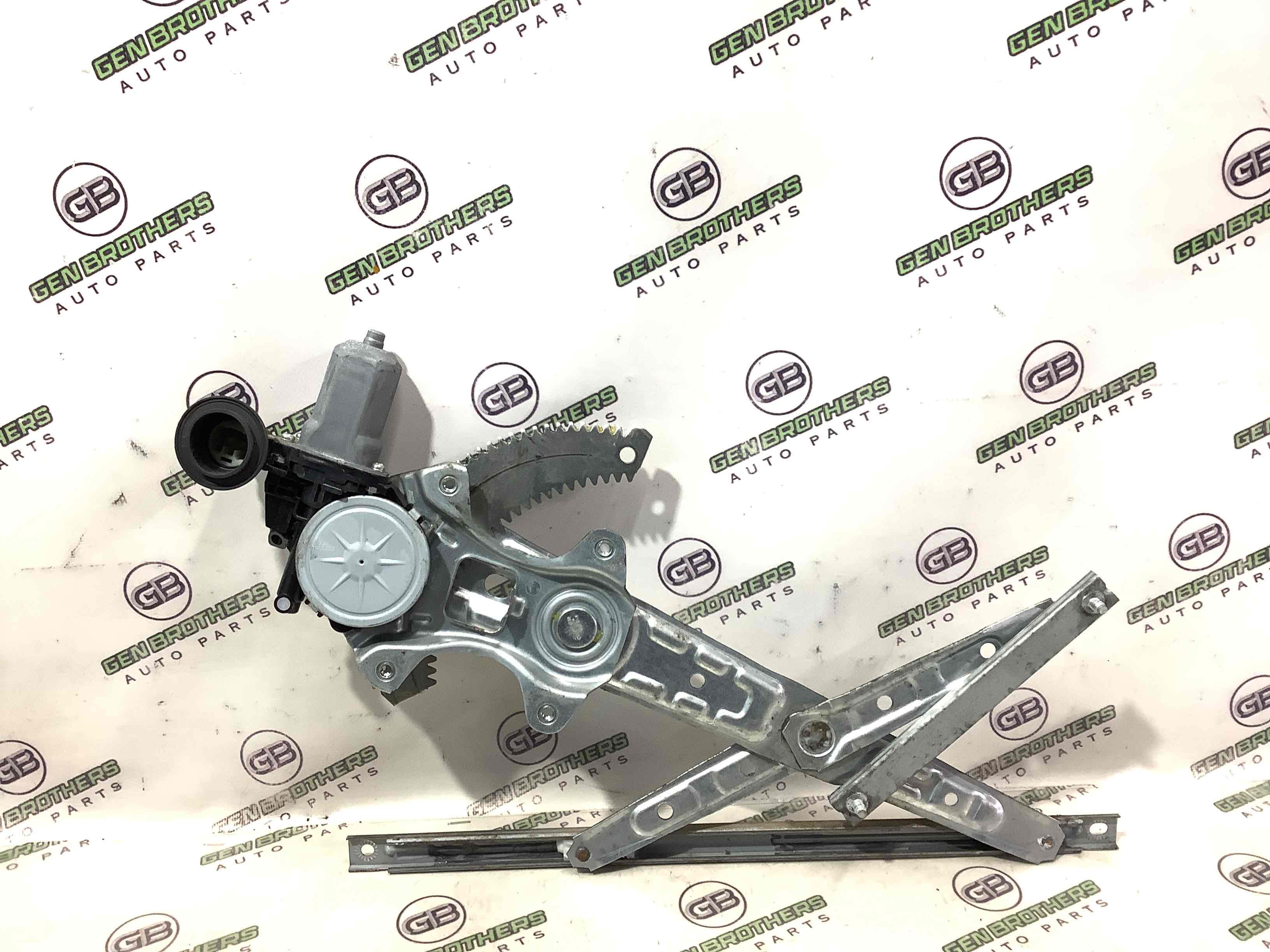 Склопідйомник задній правий