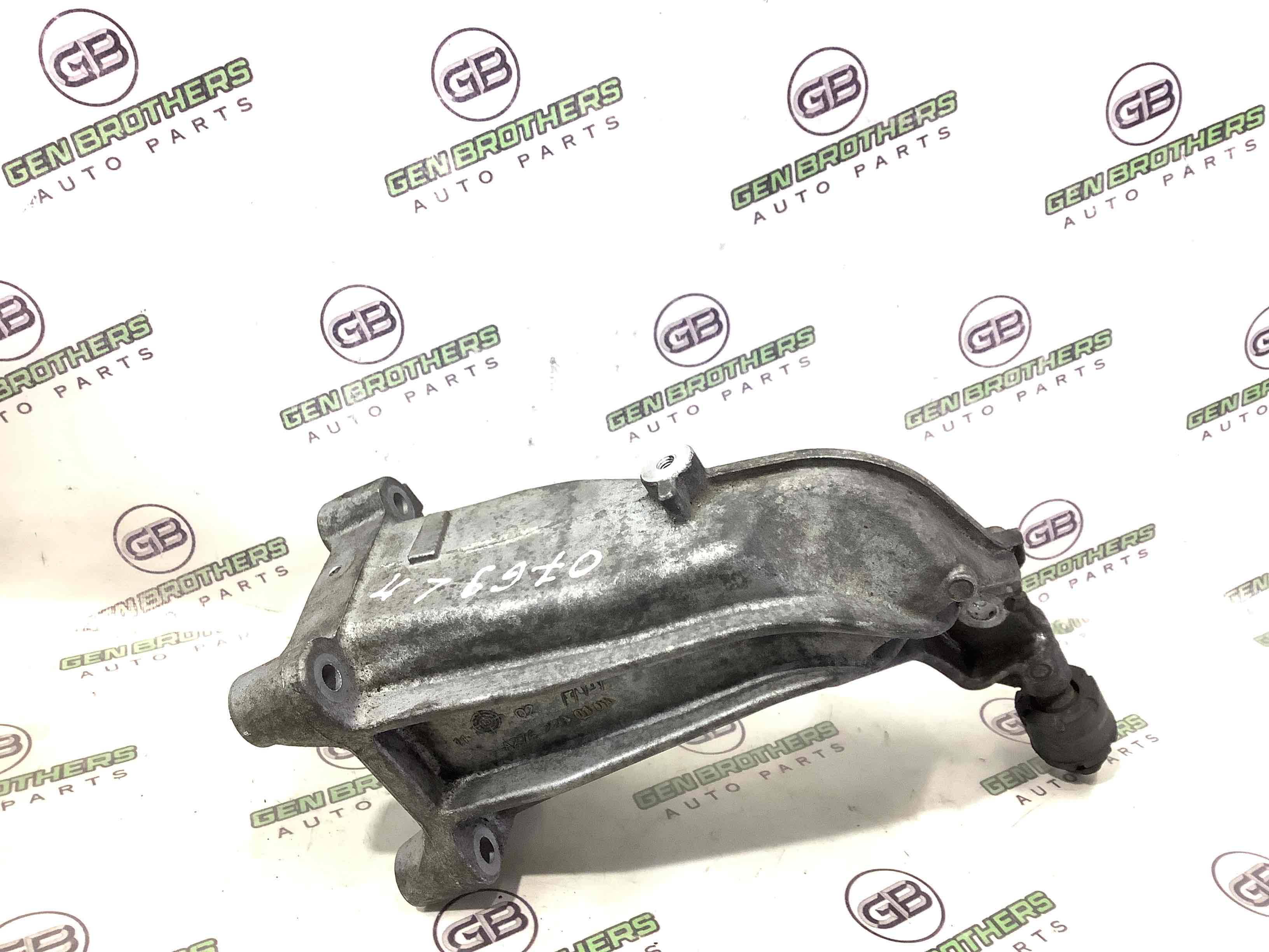 Кронштейн двигуна