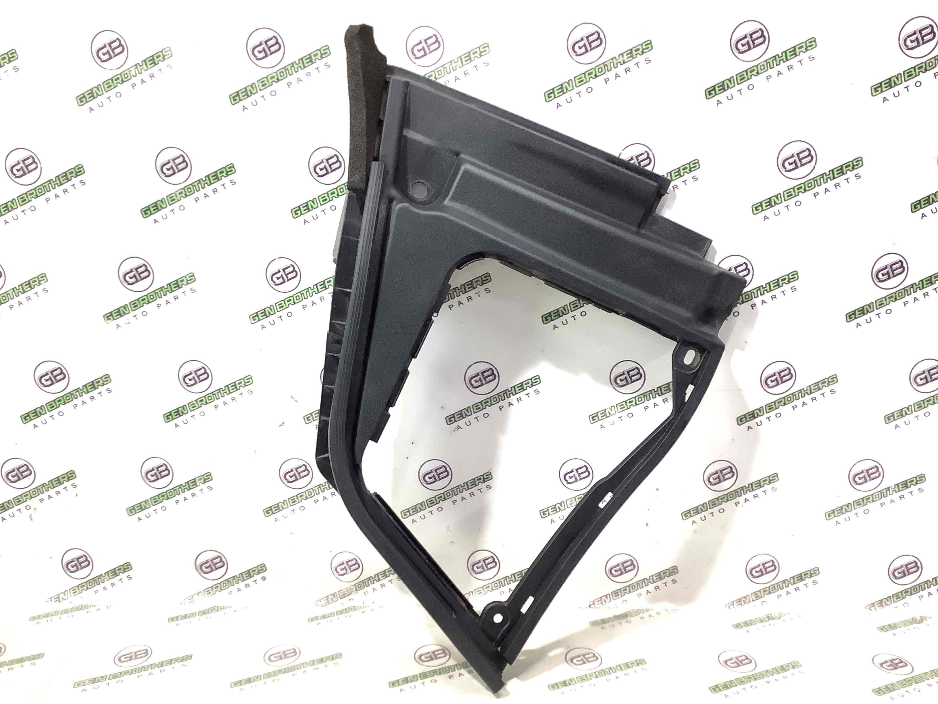 Пластик моторного відсіку