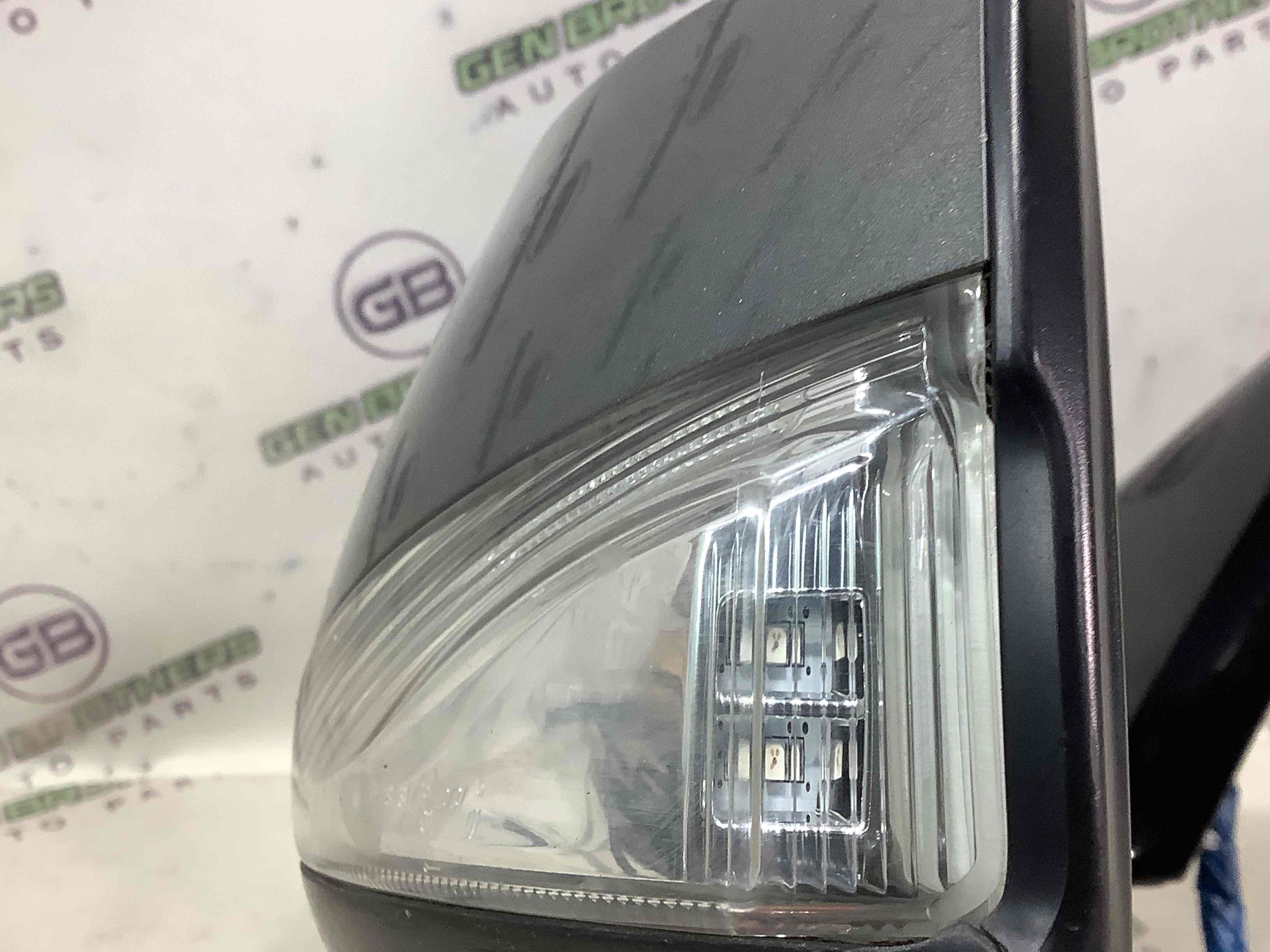 Дзеркало зовнішнє ліве