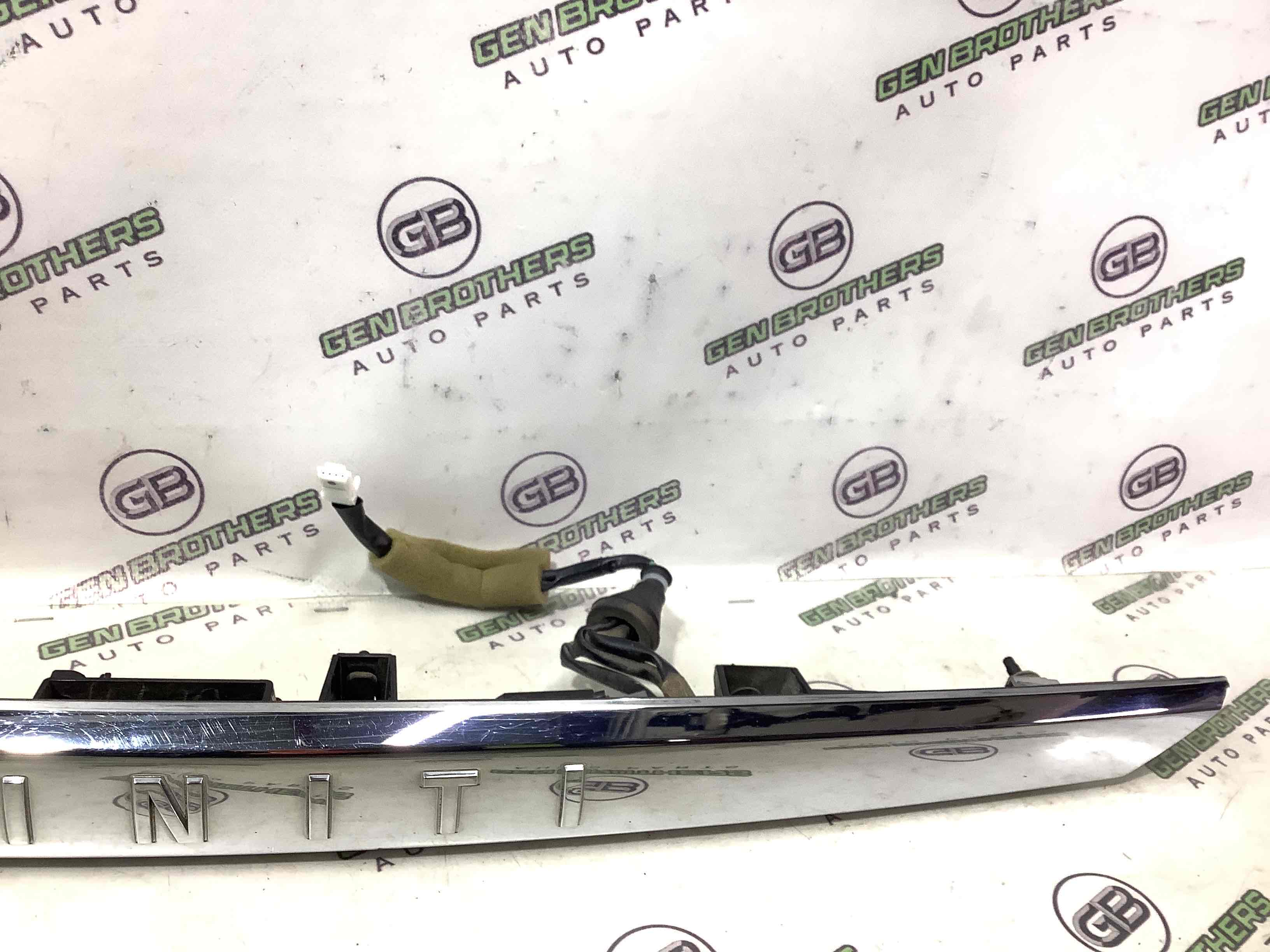 Молдинг двері багажника, кришки багажника, задні молдинги кузова