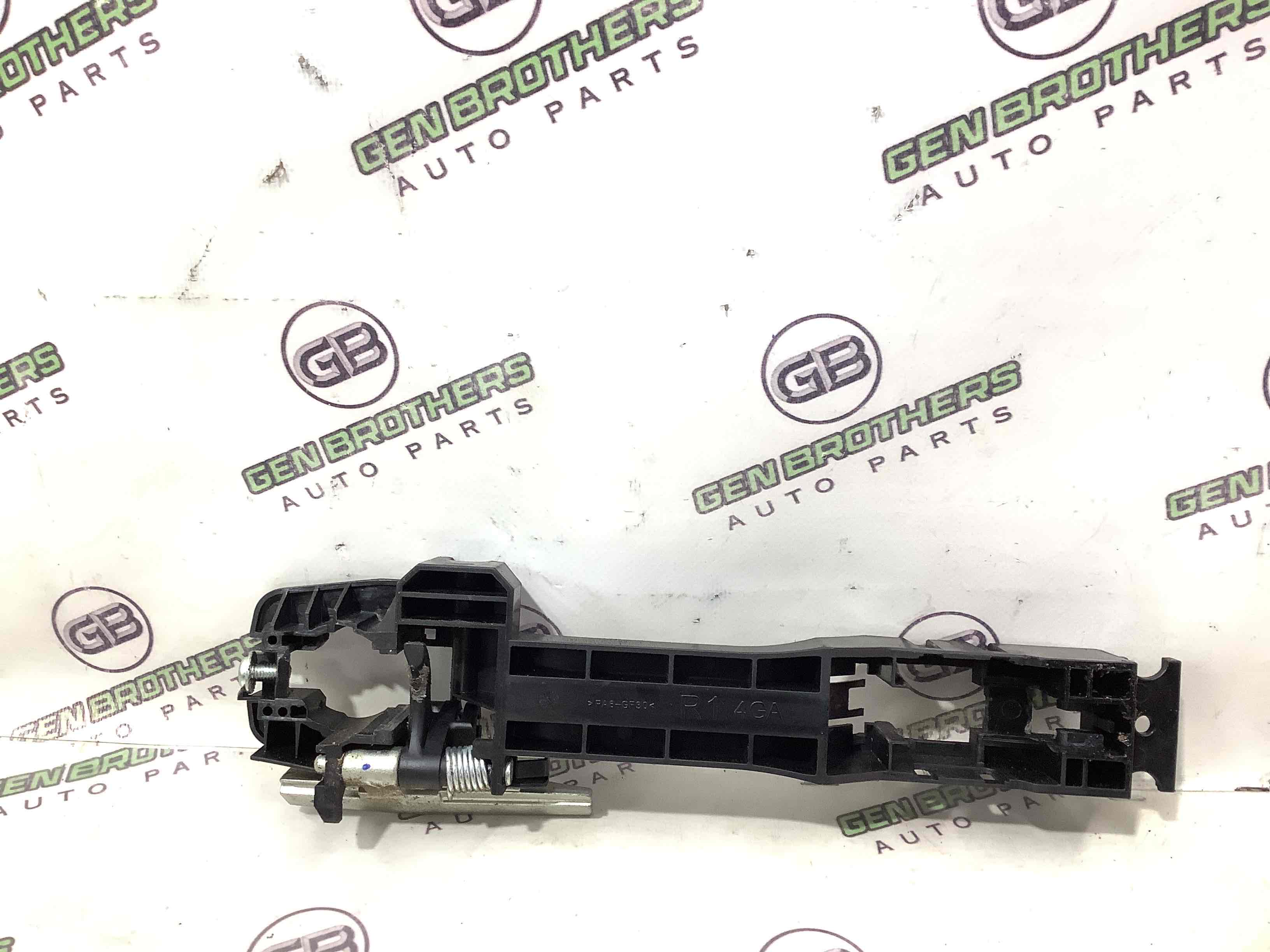 Кронштейн ручки дверей