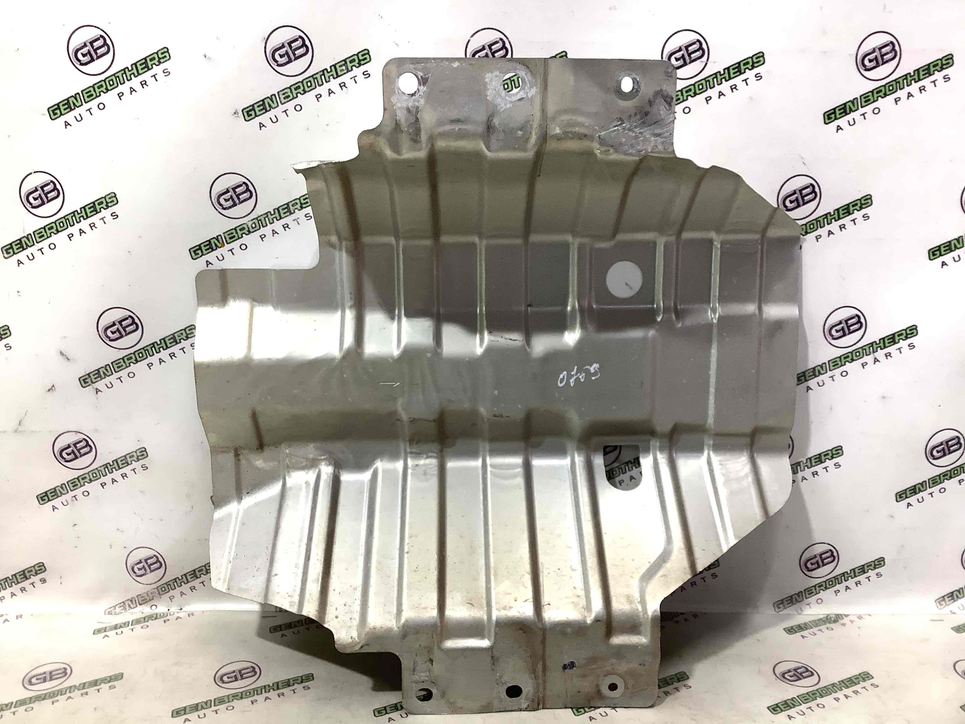 Теплоекран, пластикові ізолятори