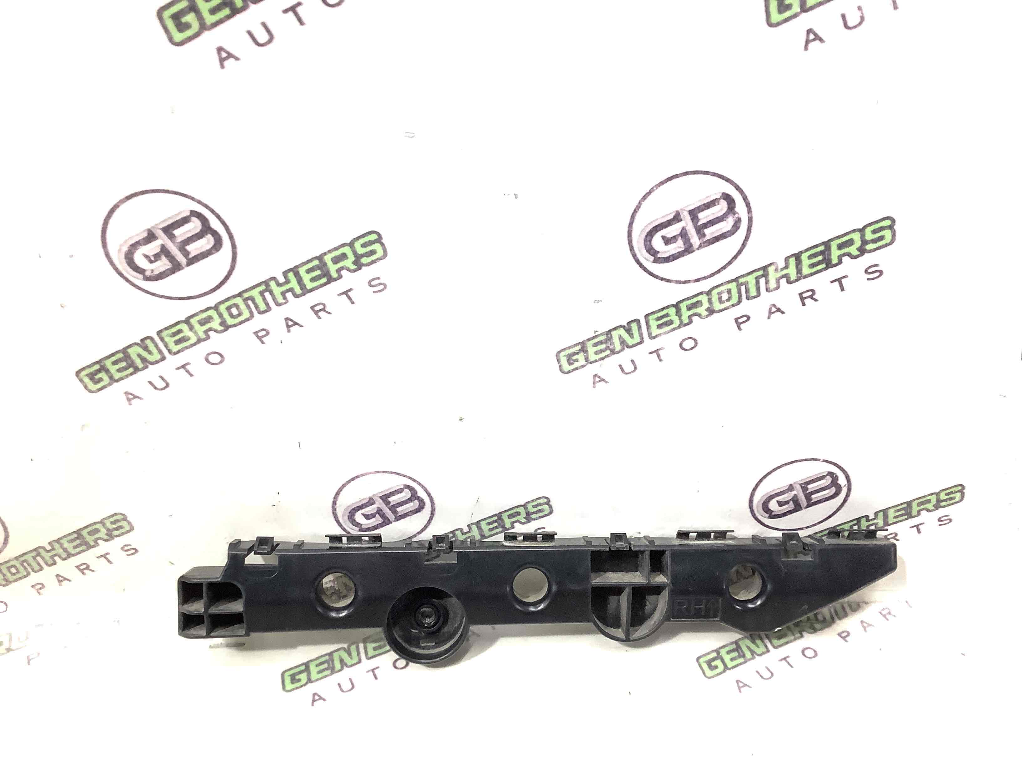 Кріплення заднього бампера праве