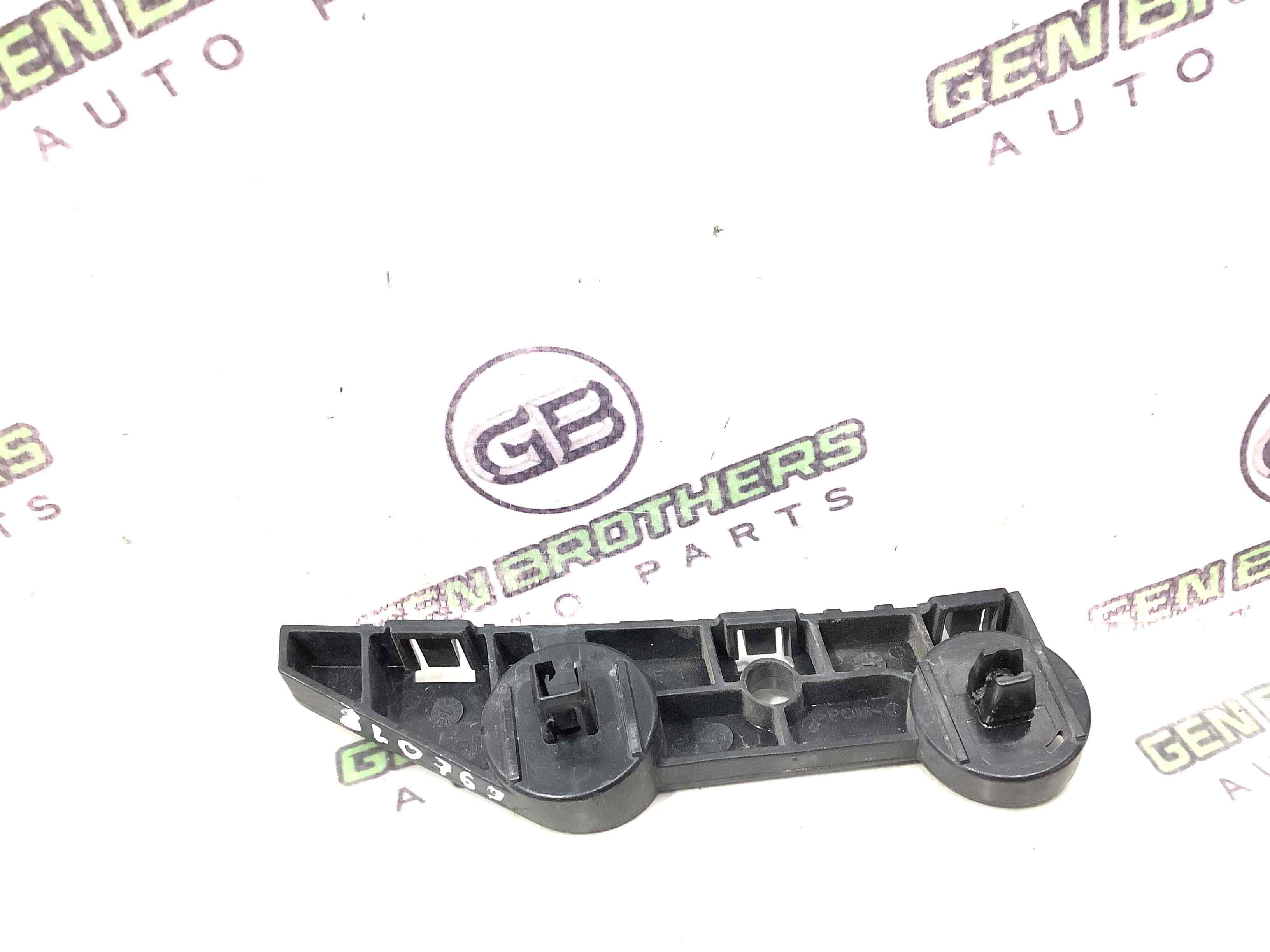 Кріплення заднього бампера ліве