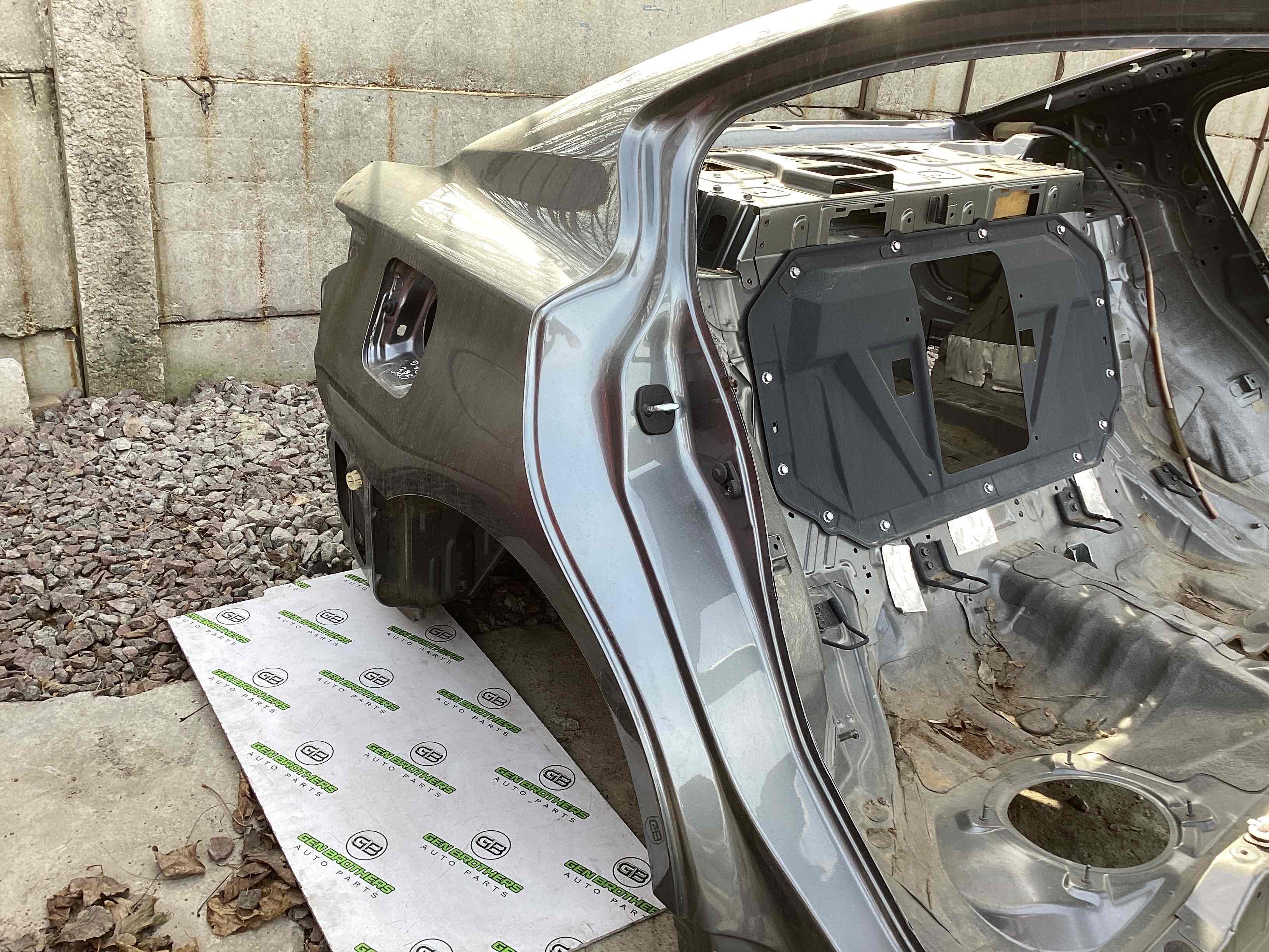 Чверть задня права