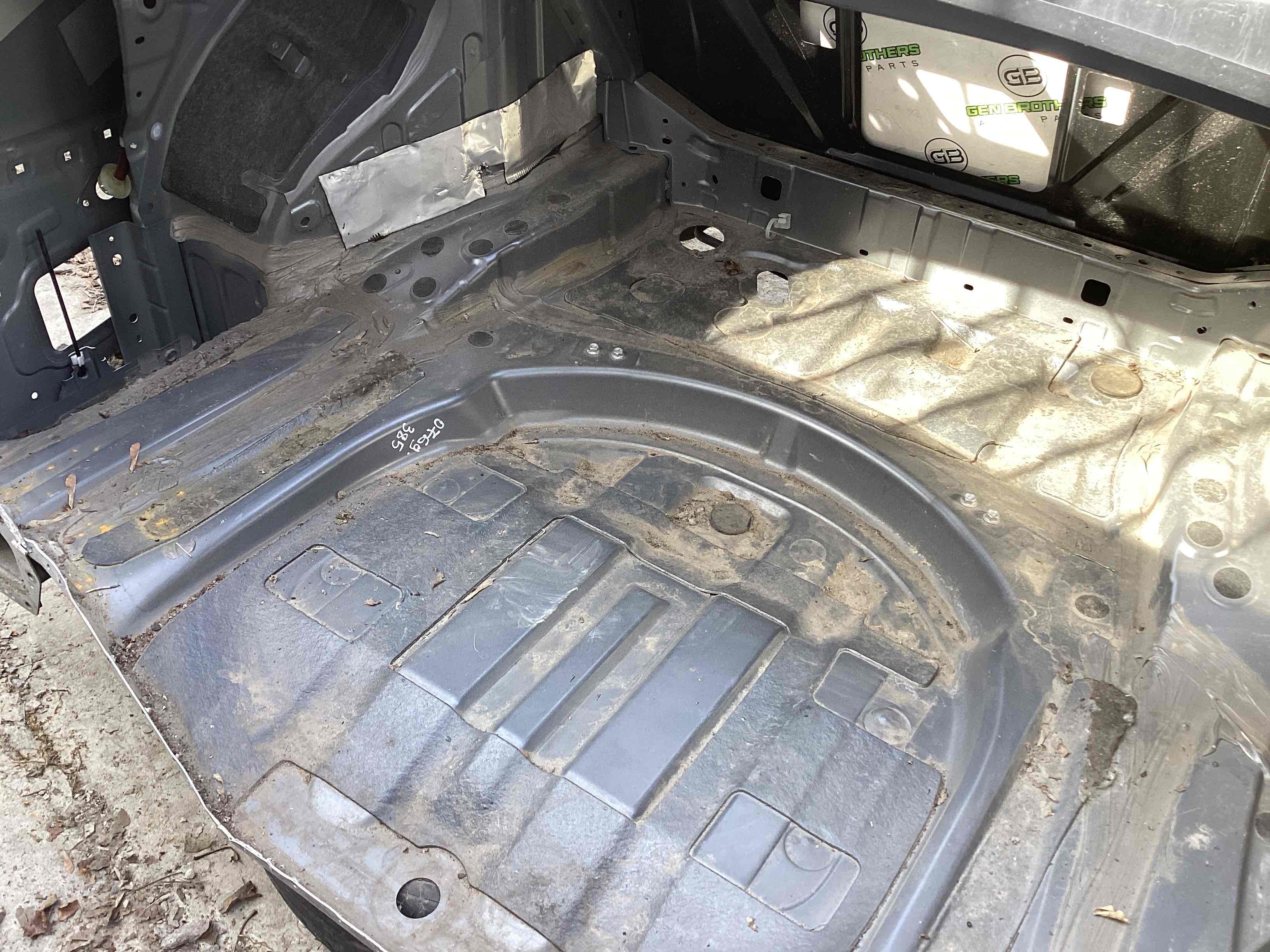 Корито багажника