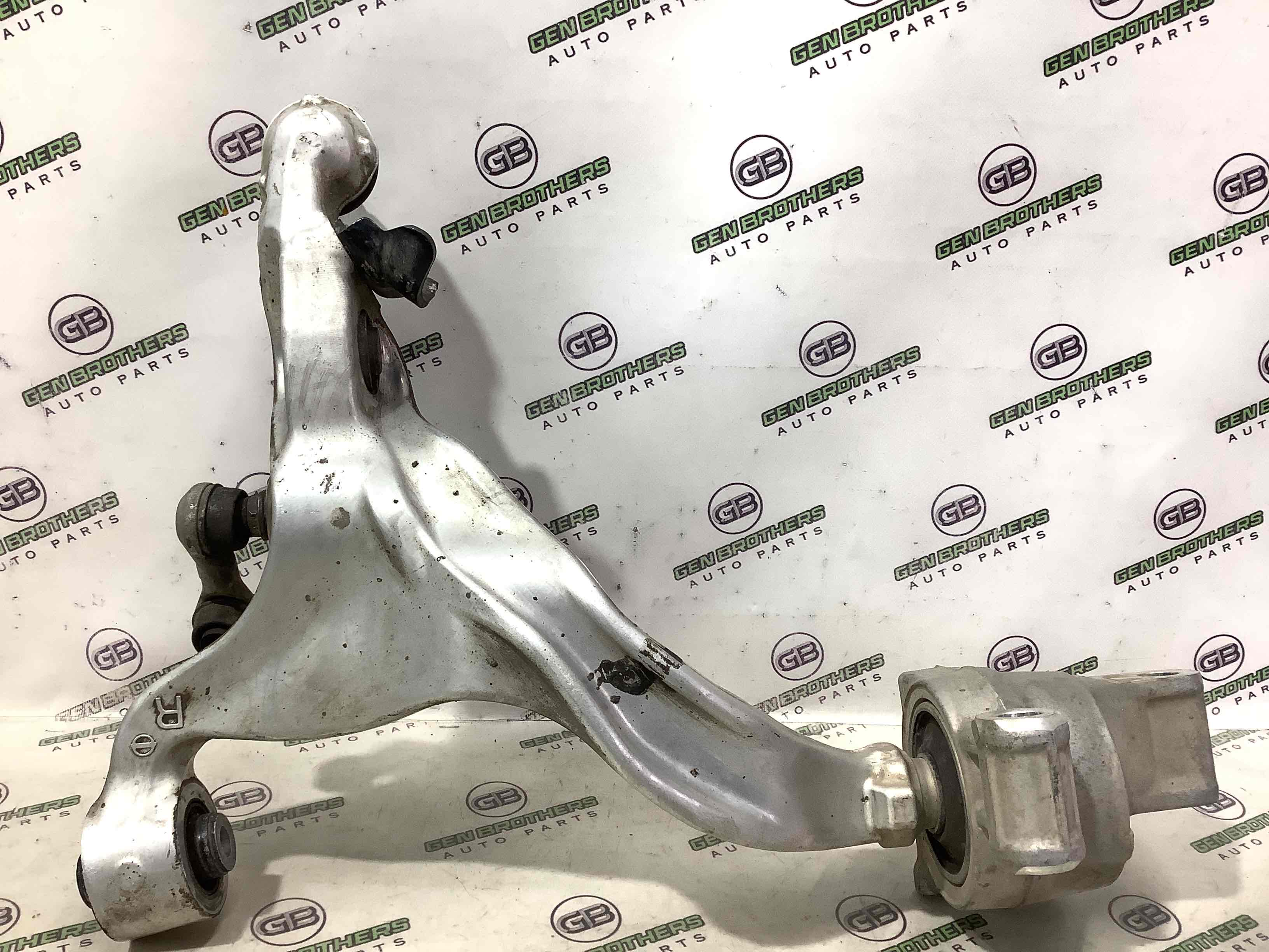 Важіль передній правий