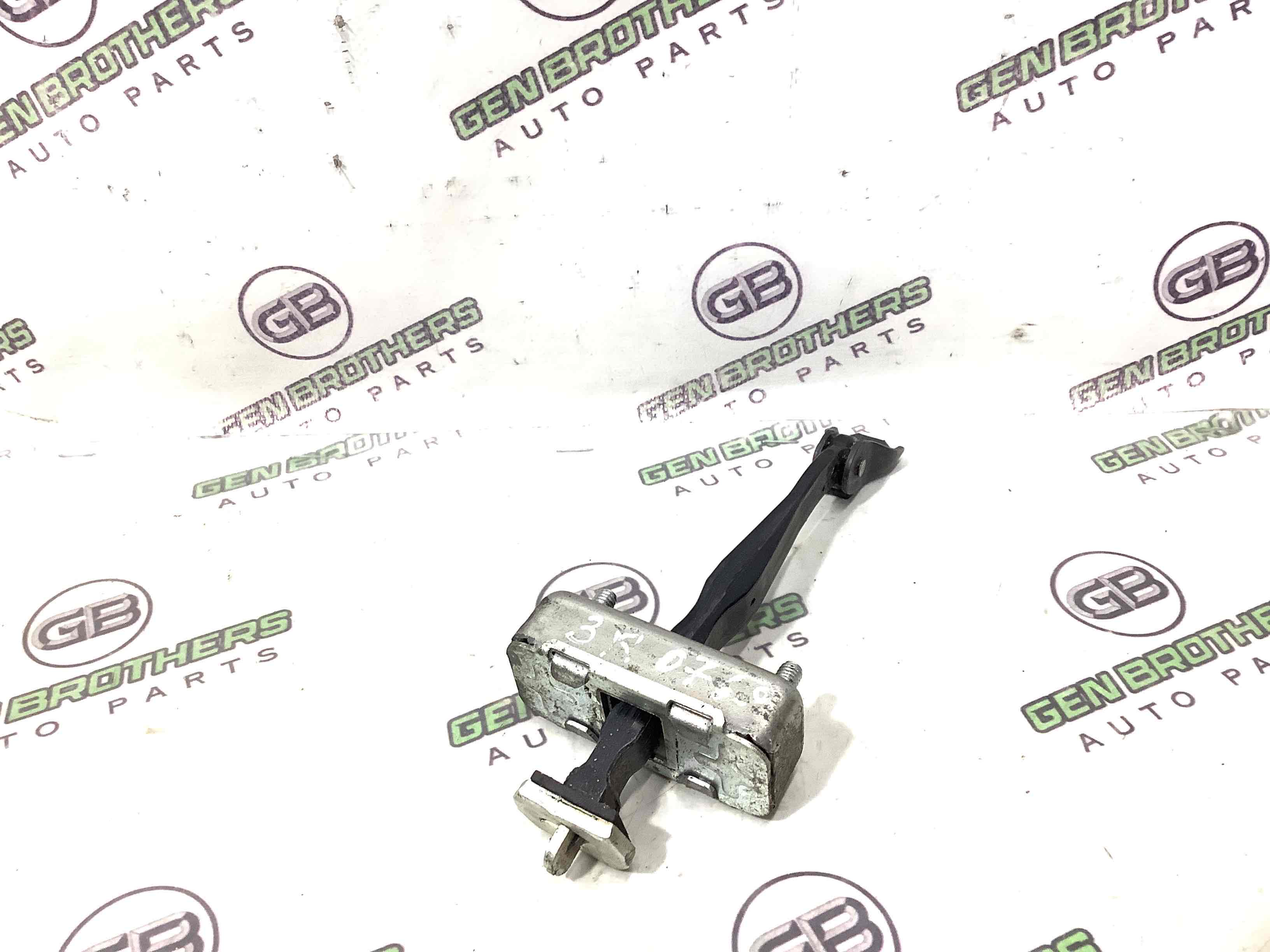 Обмежувач відчинення дверей