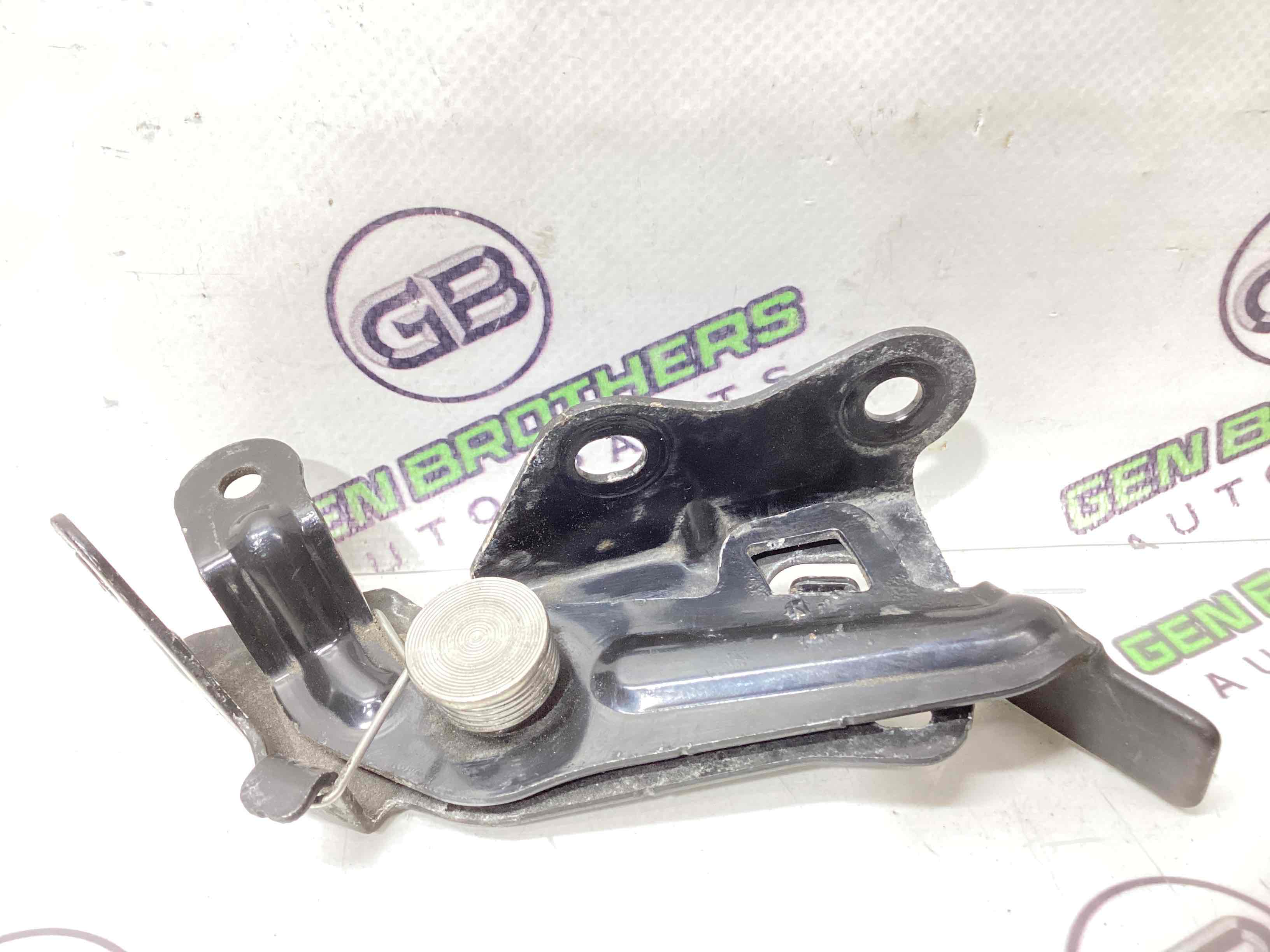 Замок капота, трос капота