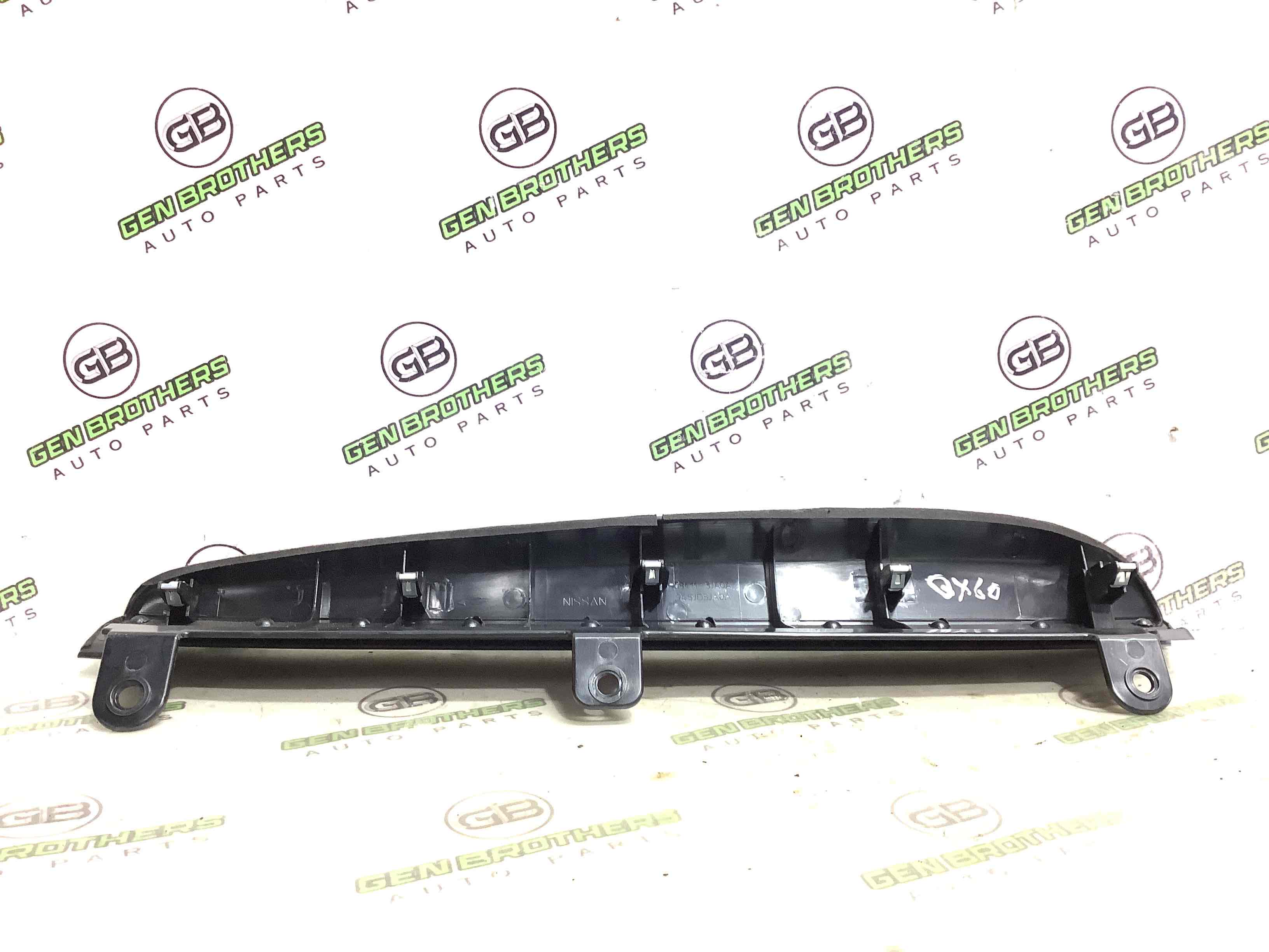 Обшивка панелі приладів торпедо