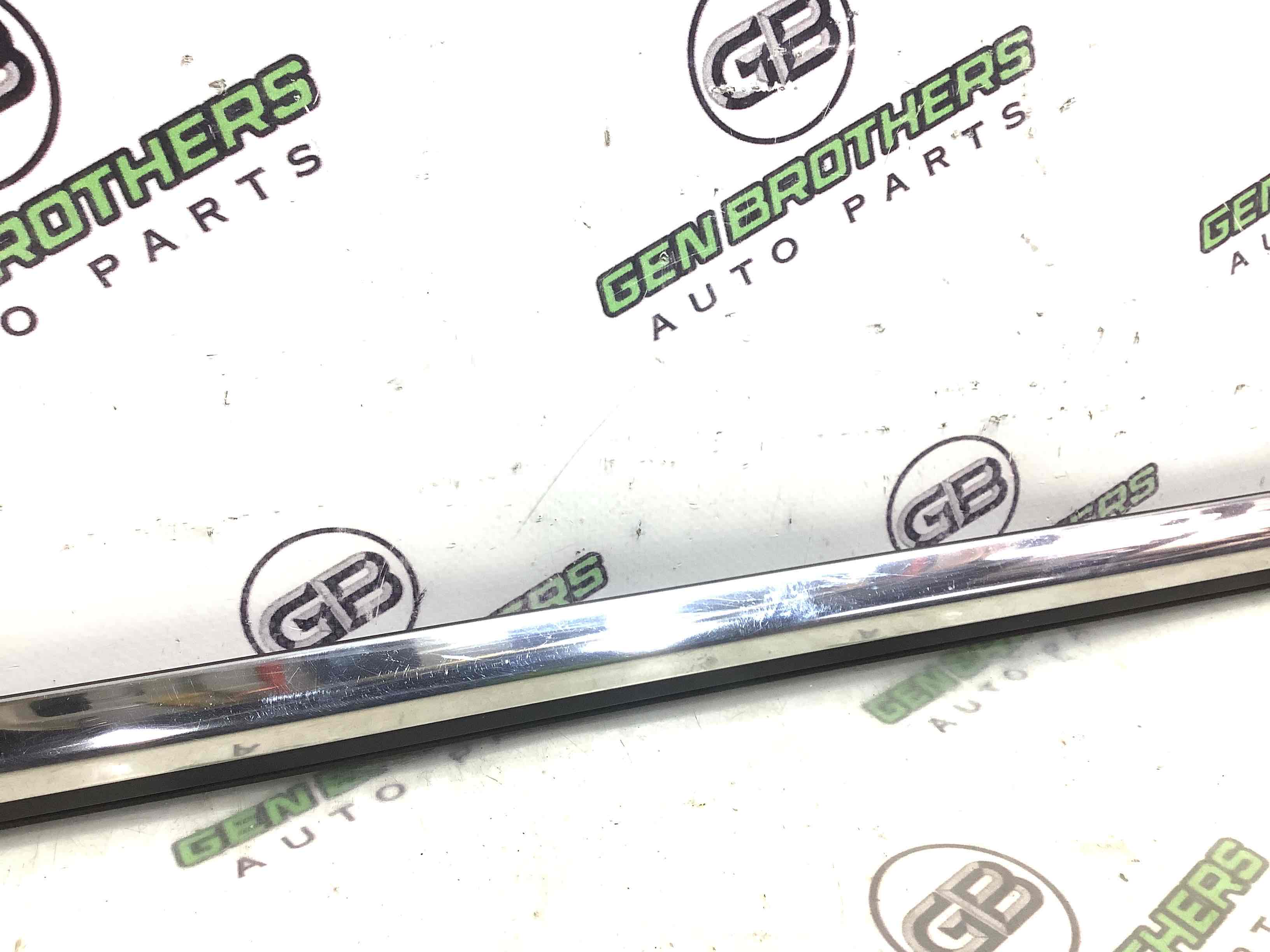 Молдинг двері передньої правої