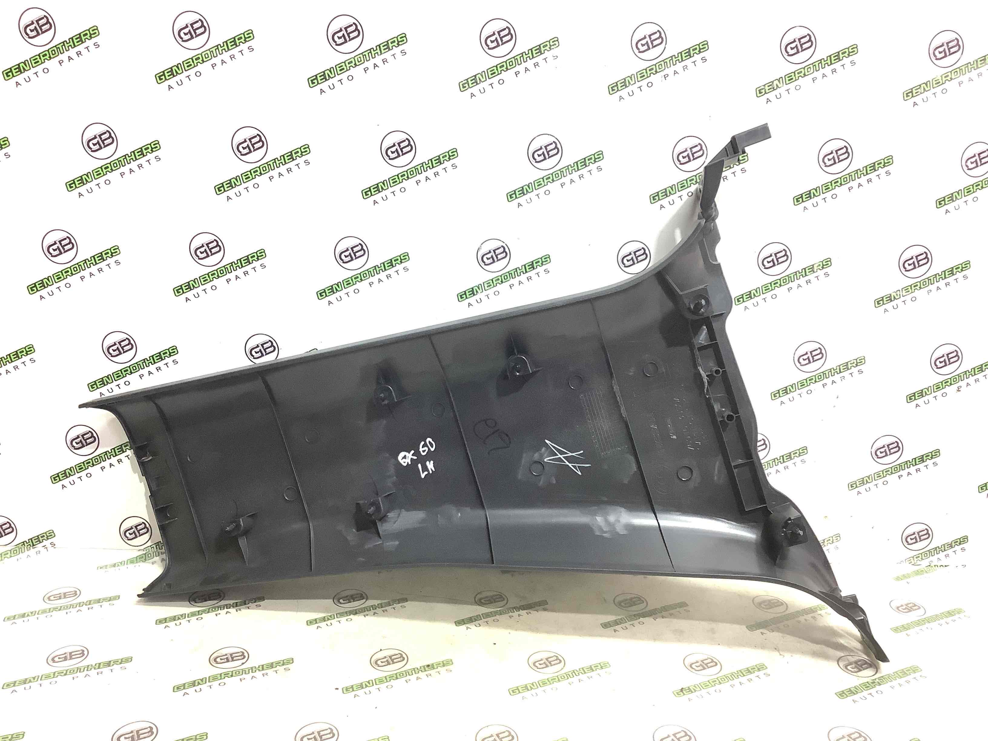 Обшивка центральної стійки ліва