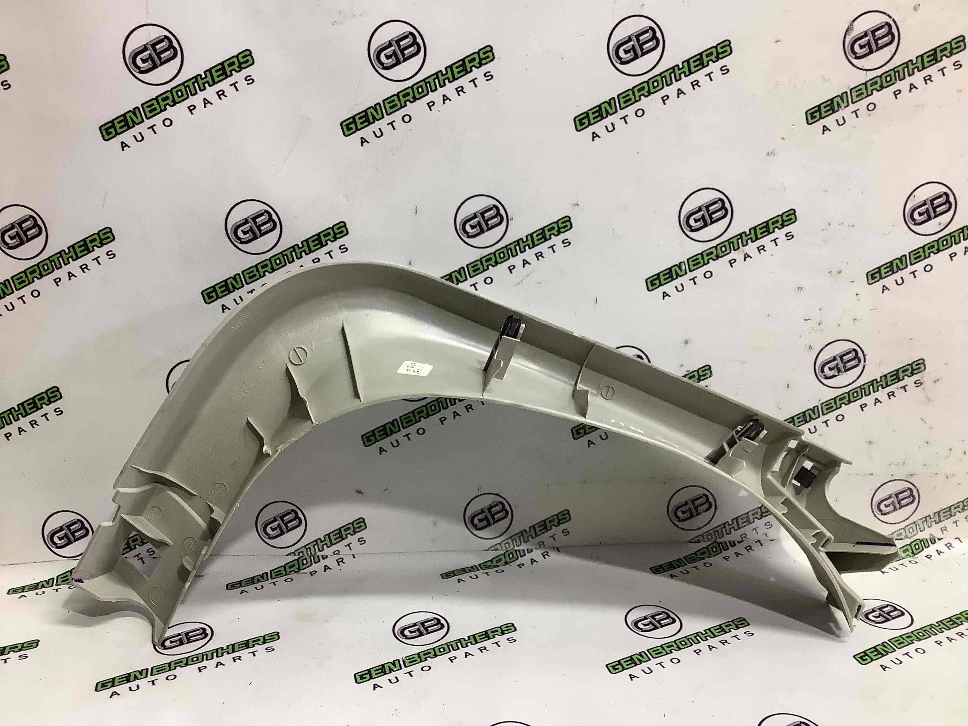 Обшивка кришки багажника