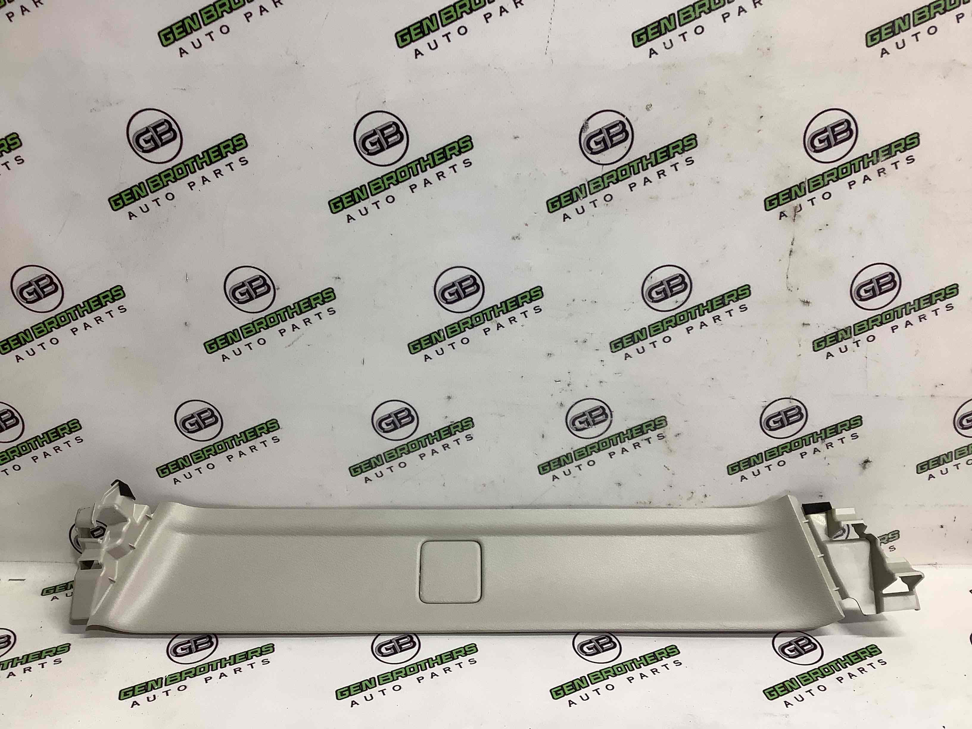 Обшивка задньої стійки права