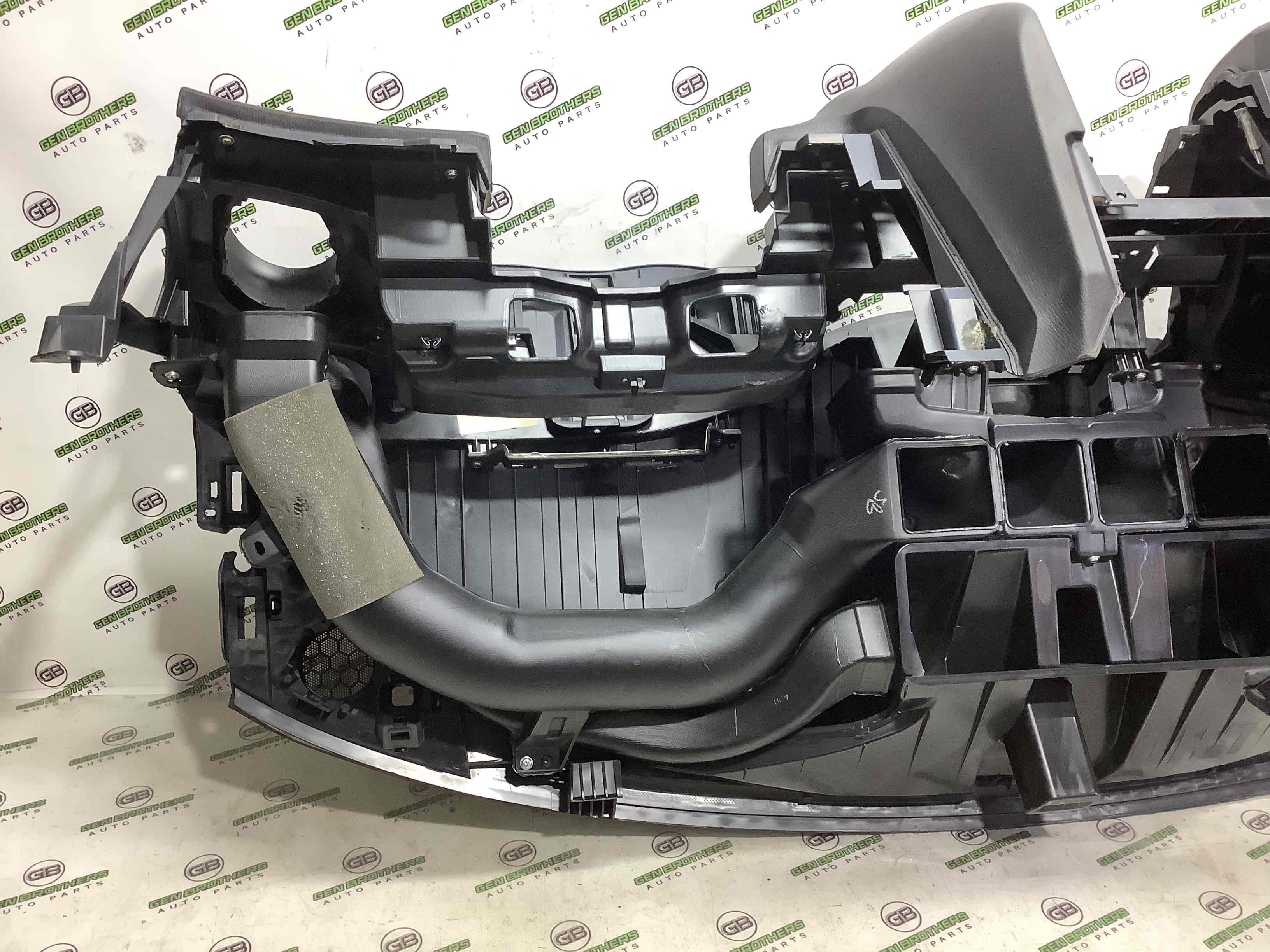 Панель передня салону торпедо