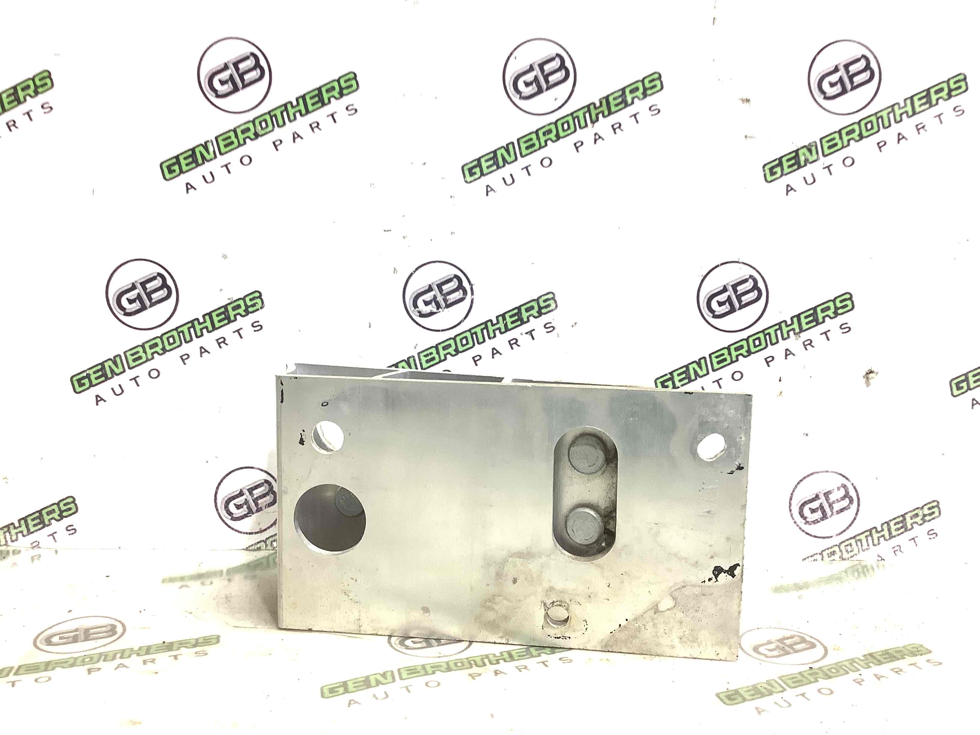 Кронштейн підсилювача бампера