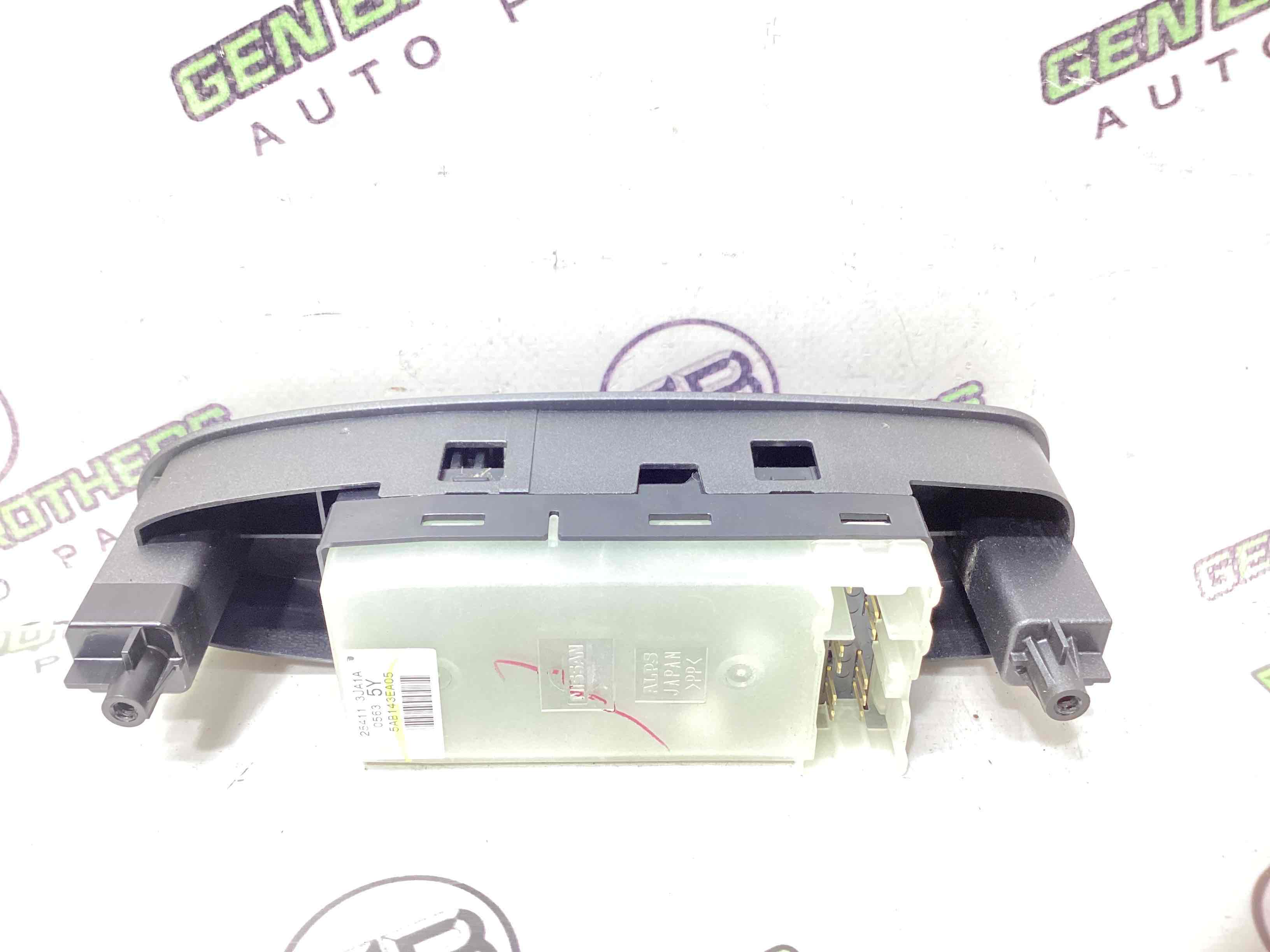 Кнопки керування склопідйомниками