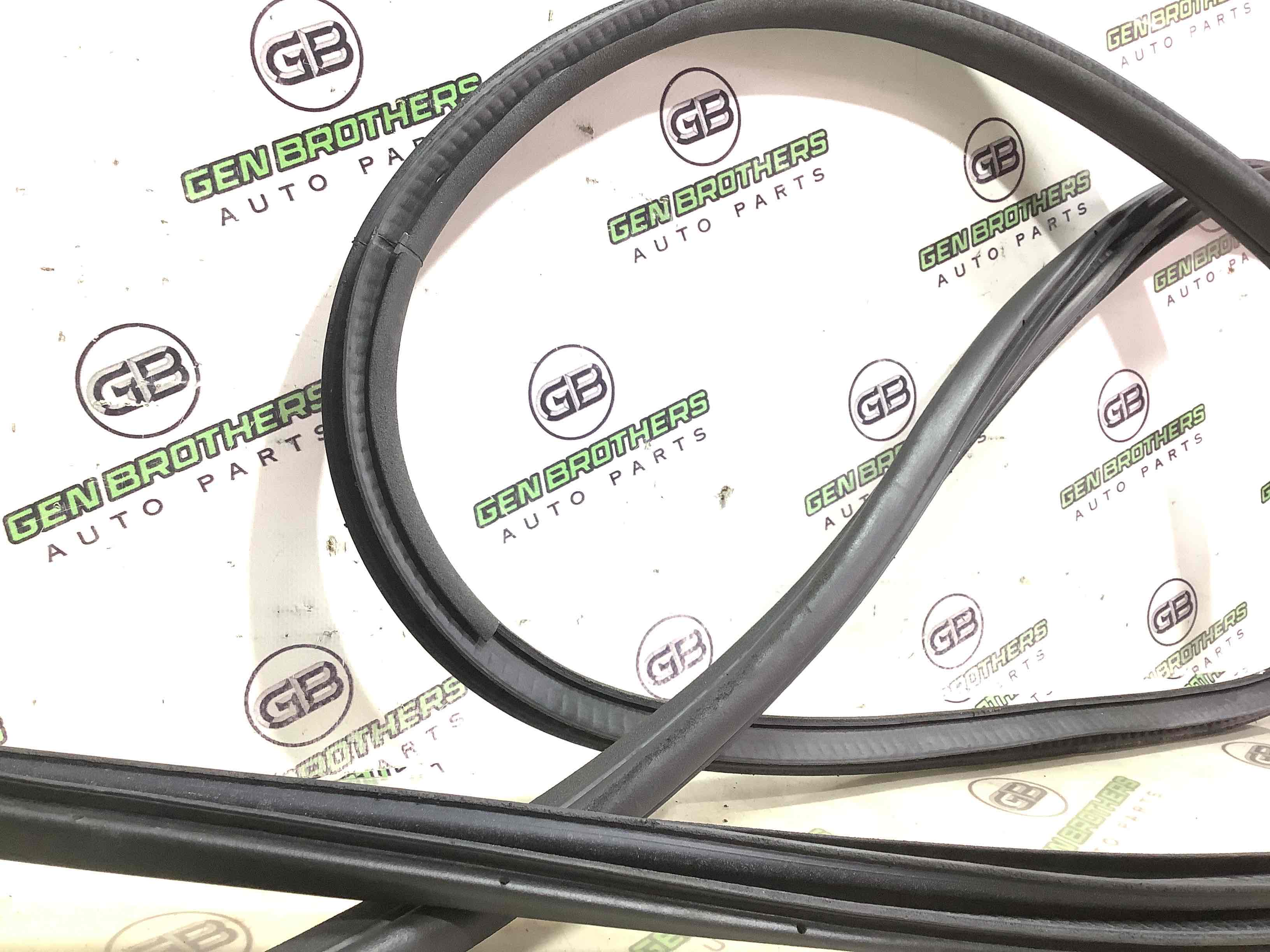 Ущільнювач скла, двері