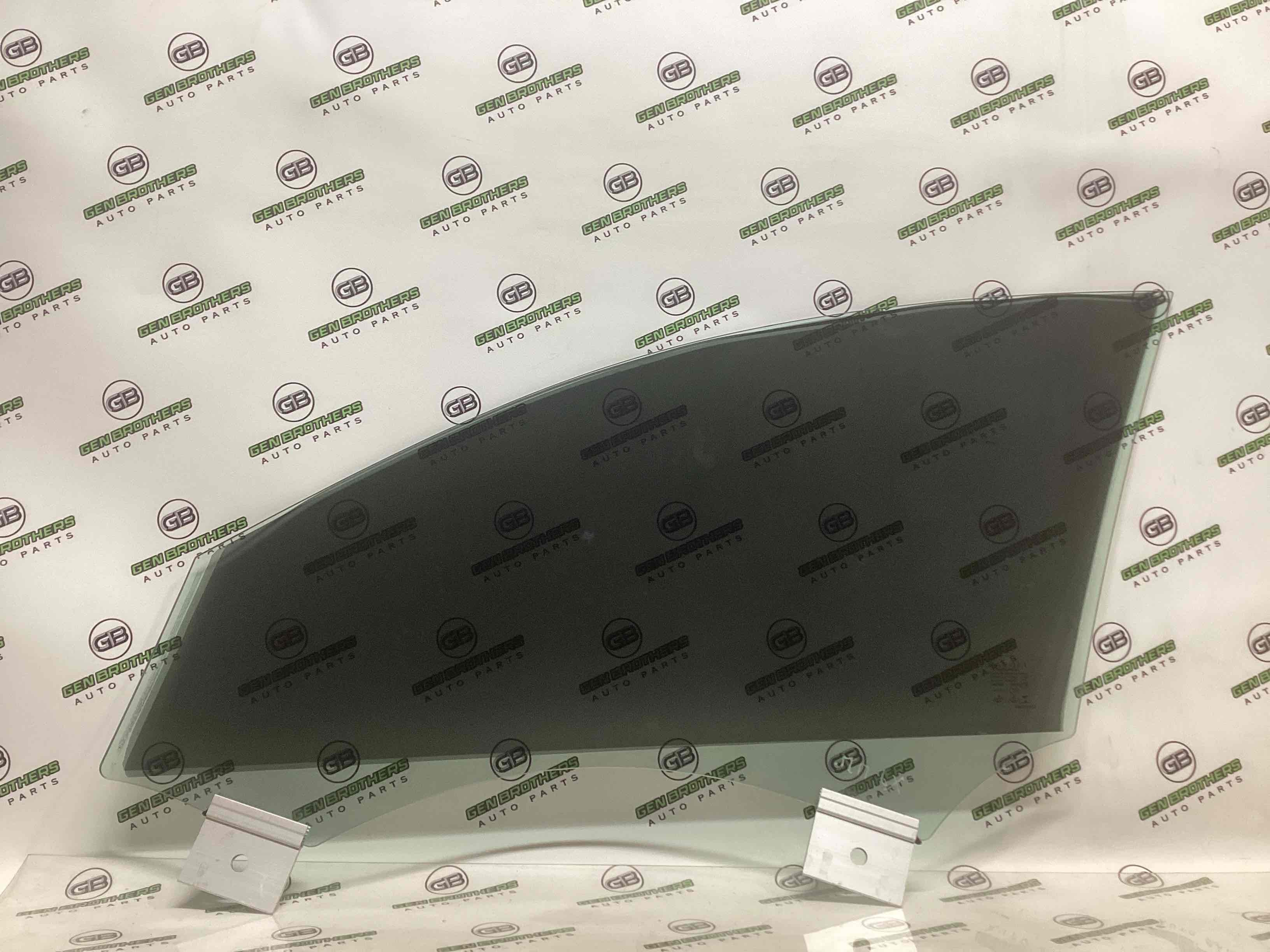 Скло переднє праве