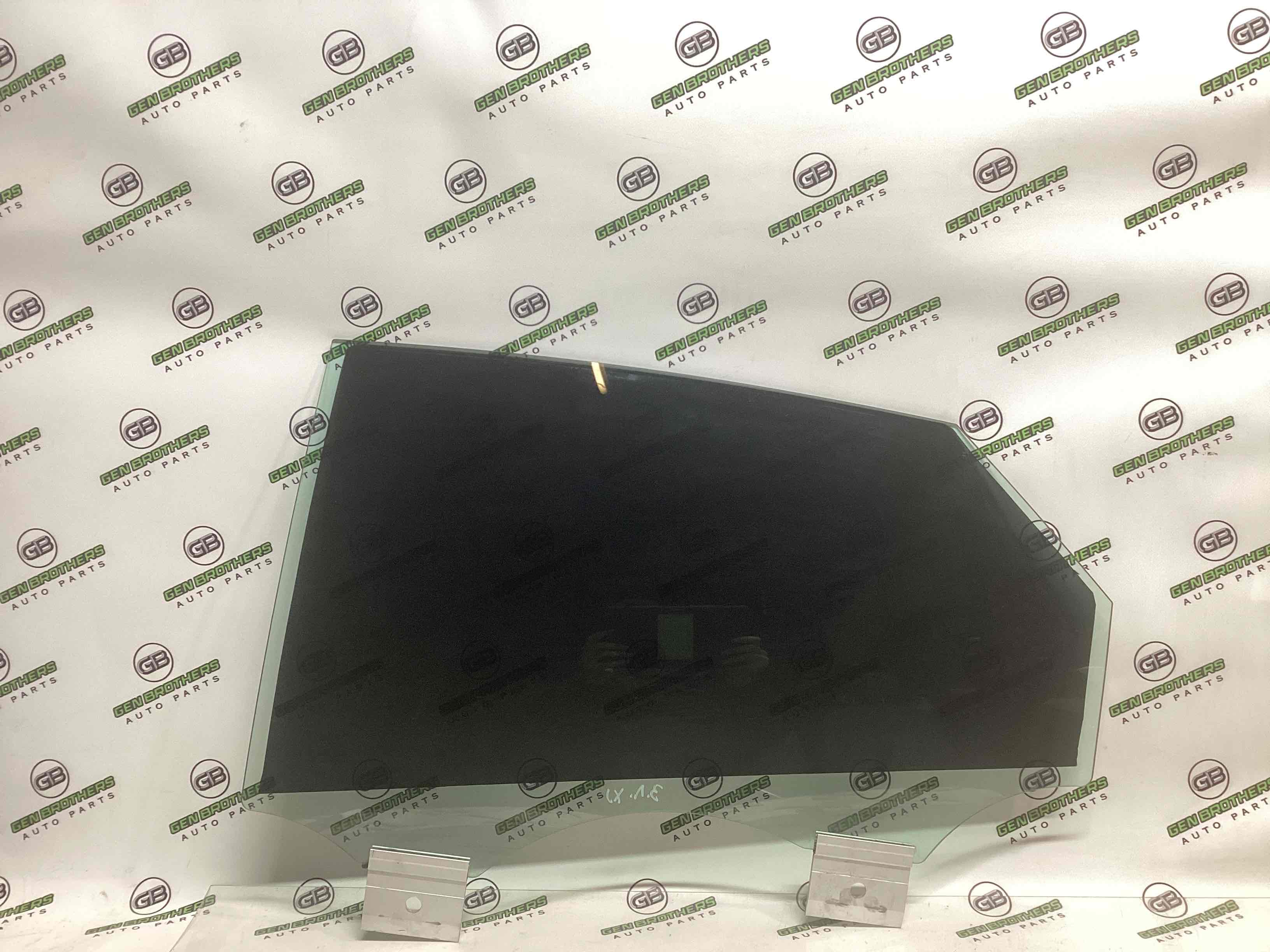 Скло заднє ліве