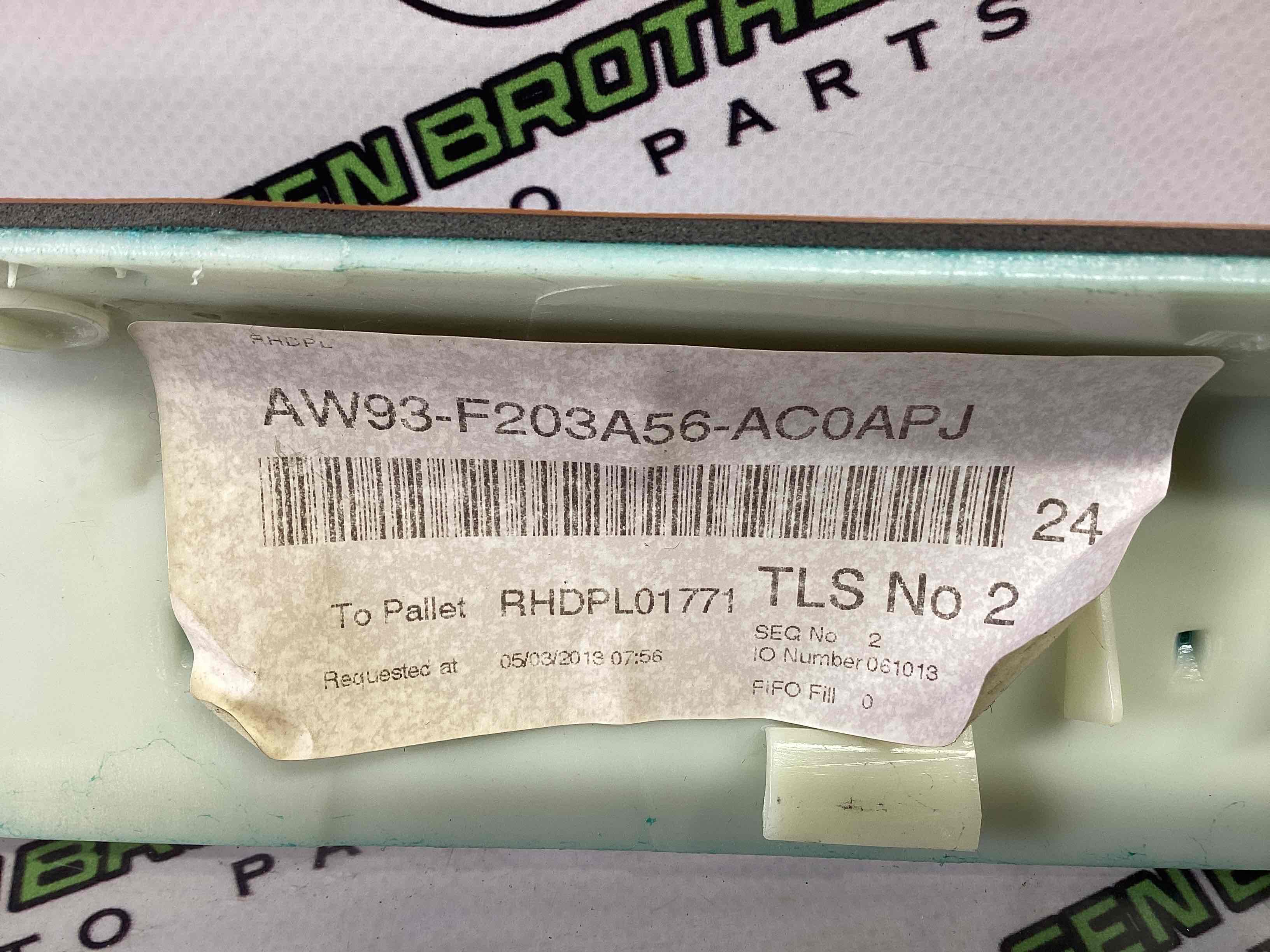 Обшивка задньої стійки права