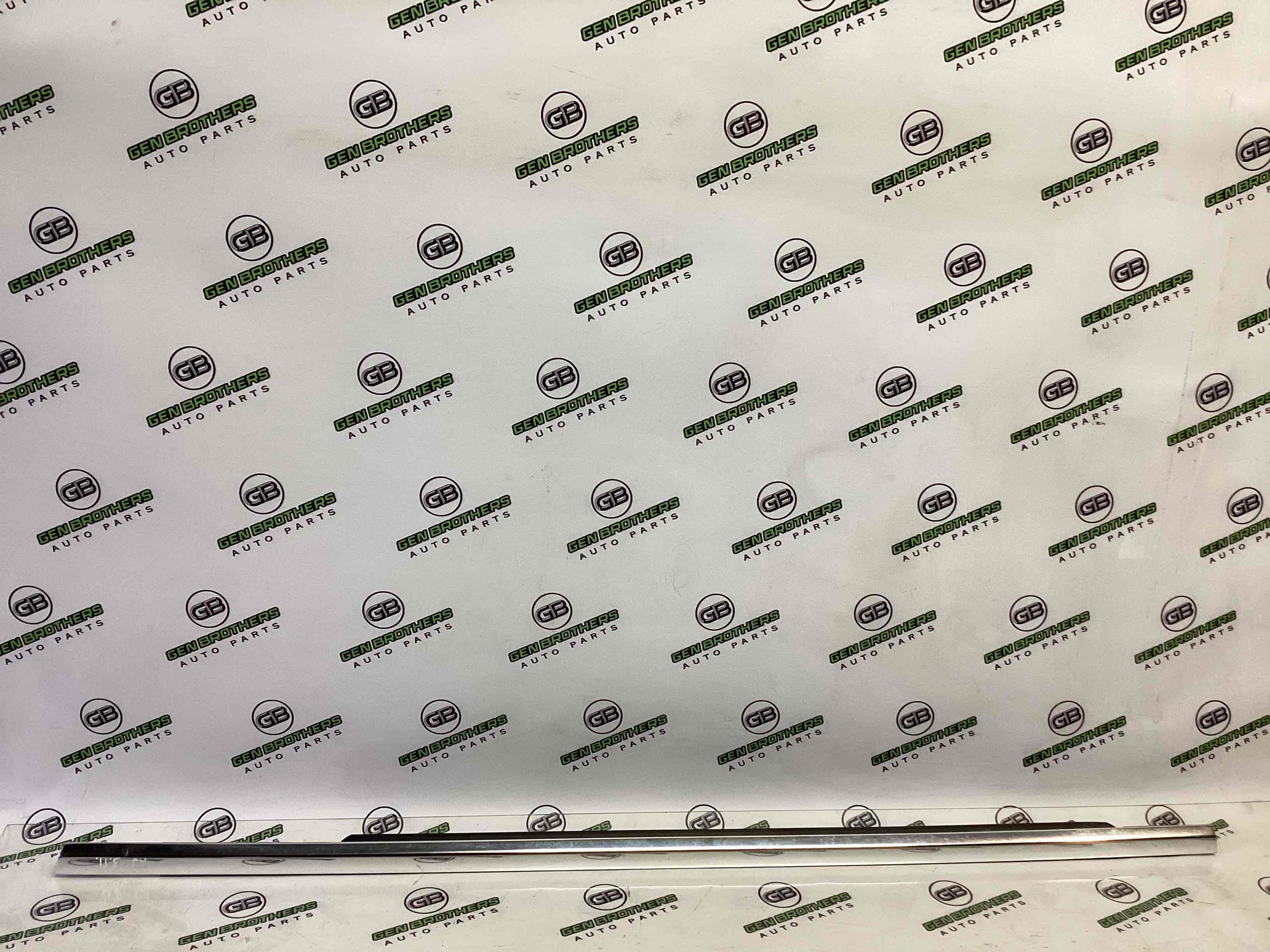 Молдинг двері задньої правої