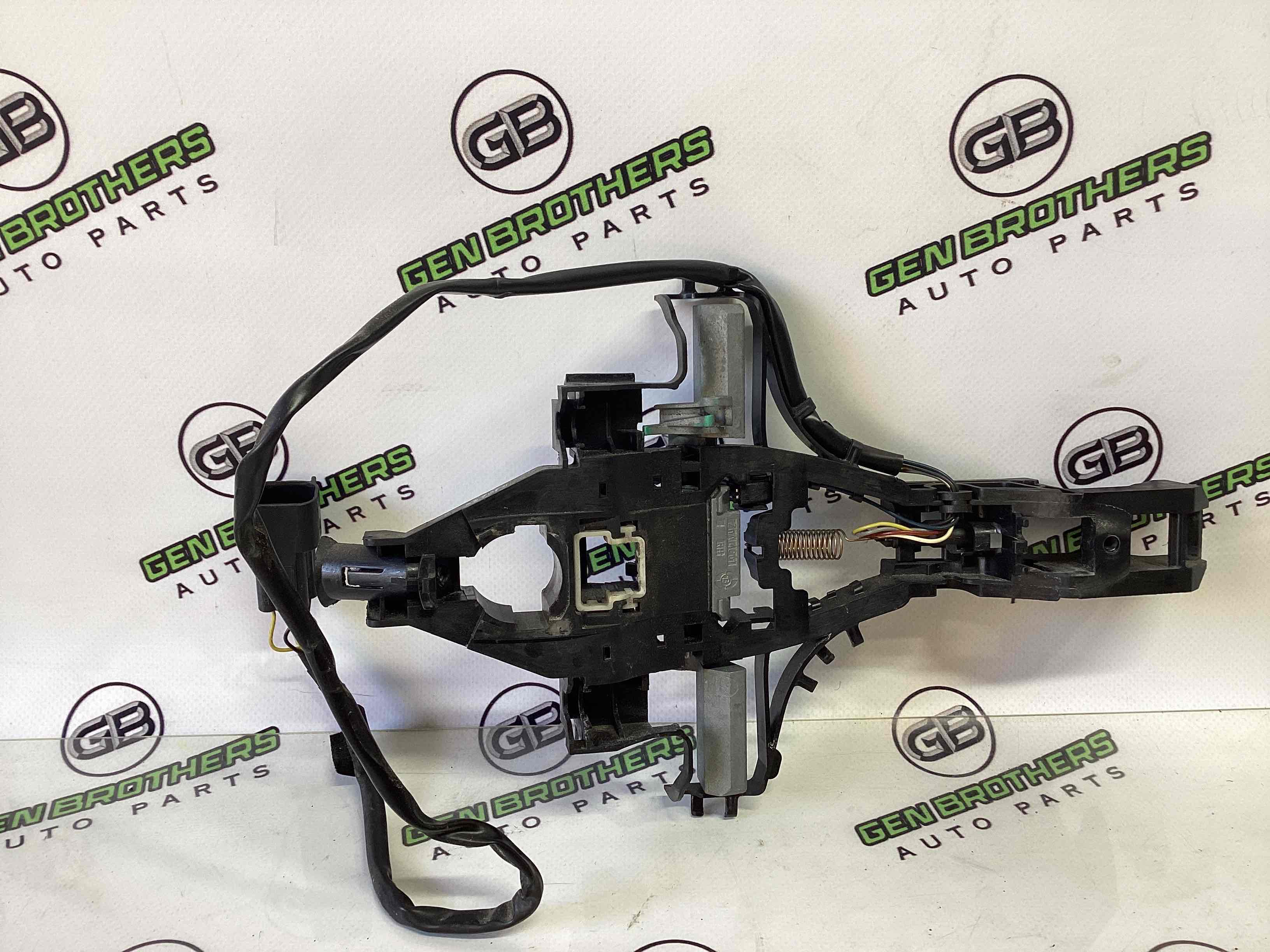 Кронштейн ручки дверей