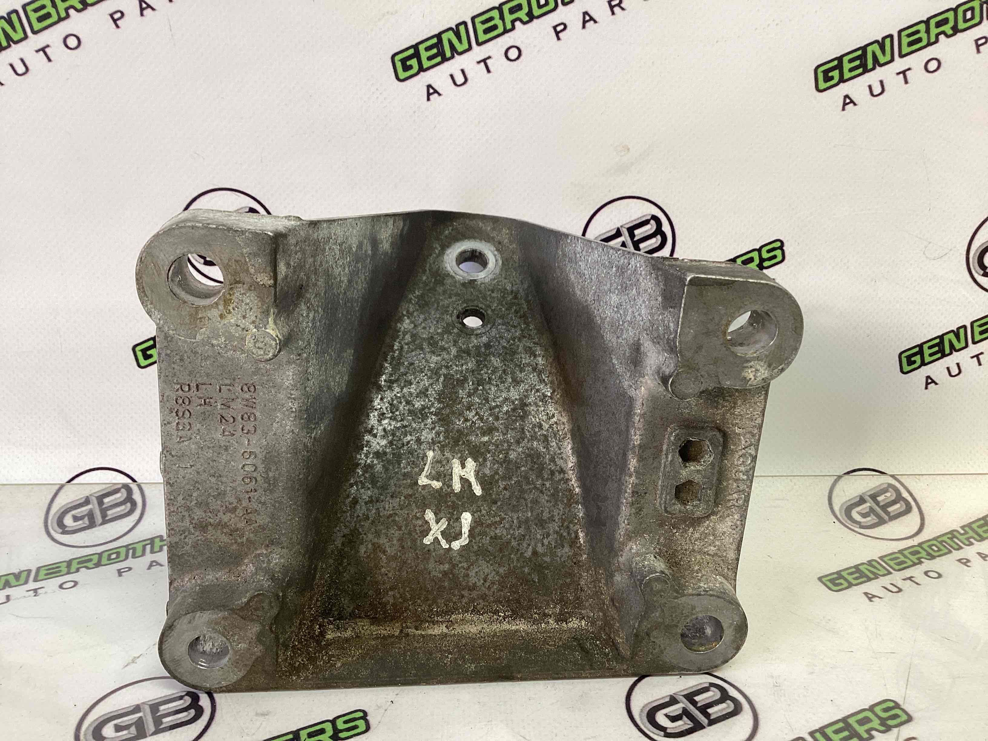 Кронштейн двигуна