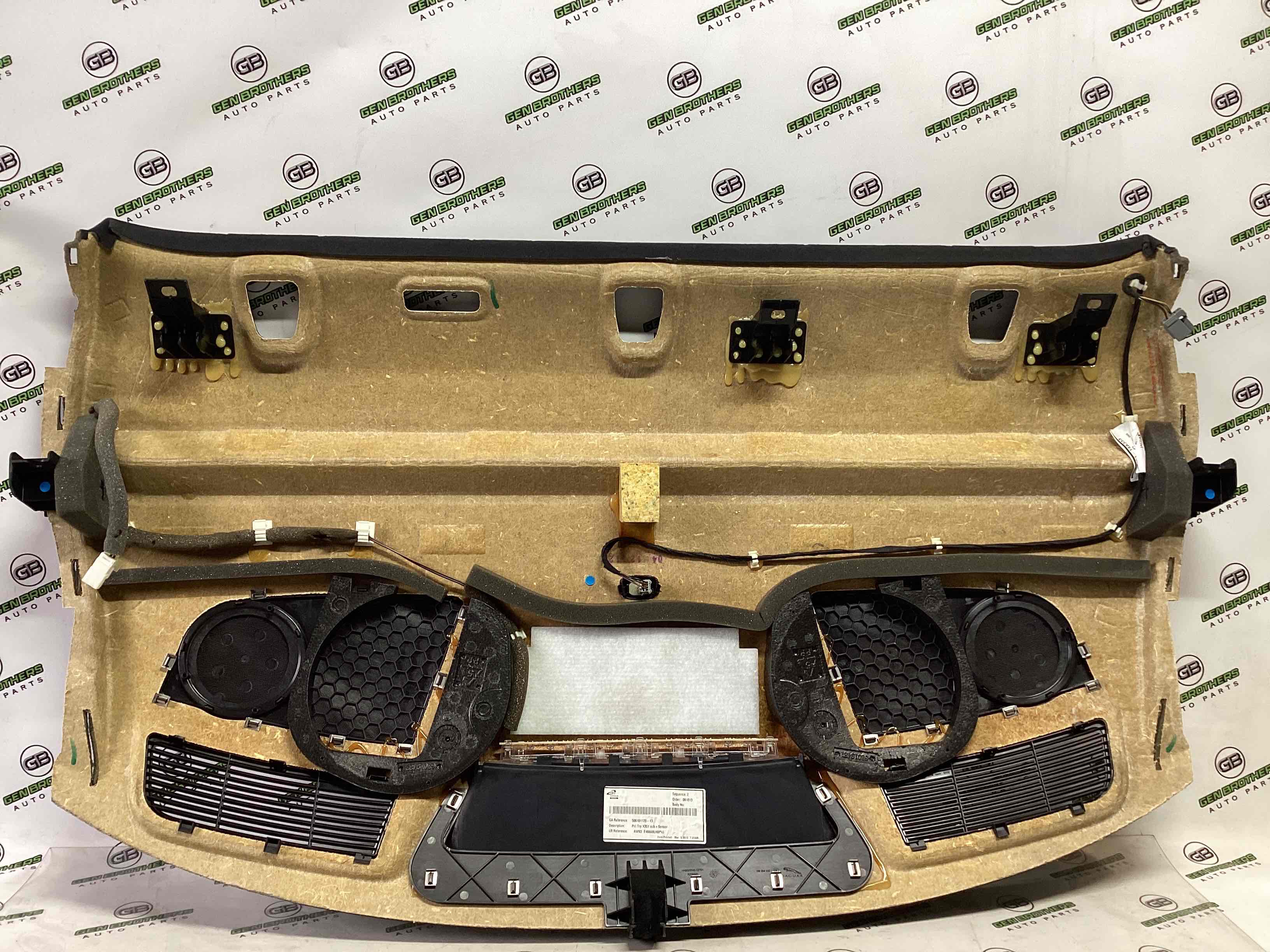 Обшивка задньої полиці