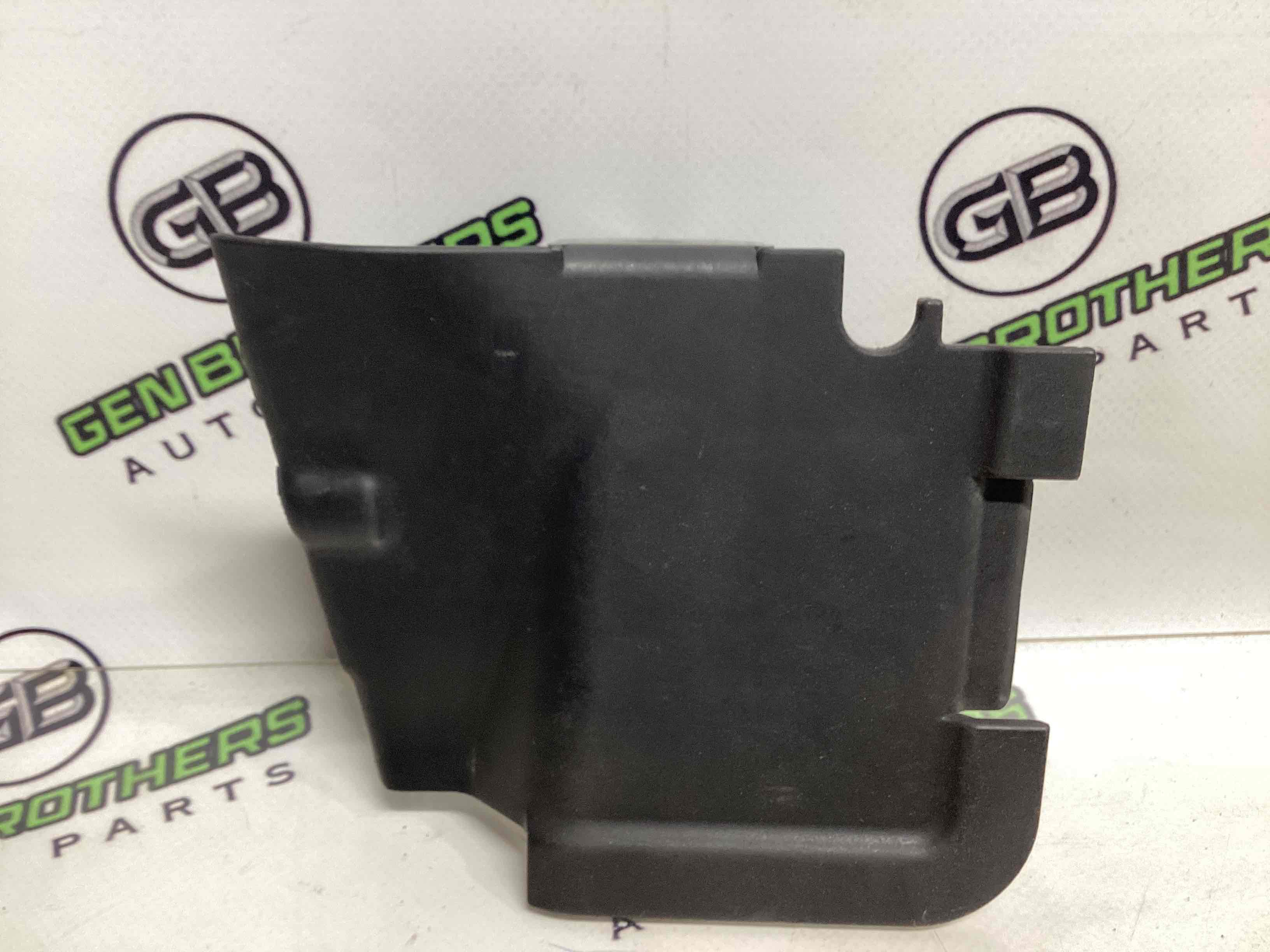 Пластик моторного відсіку