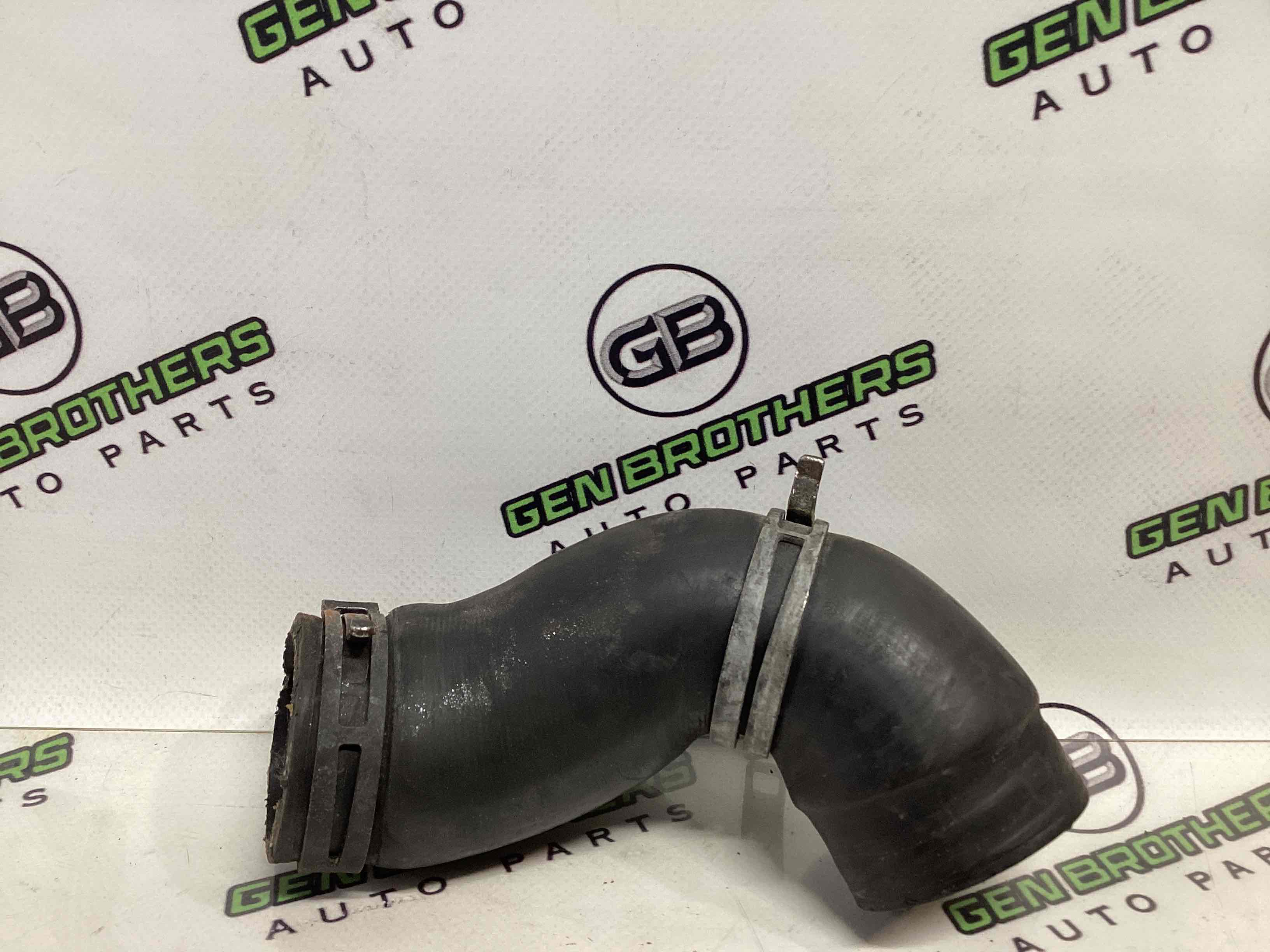 Патрубок трубопровід, шланг