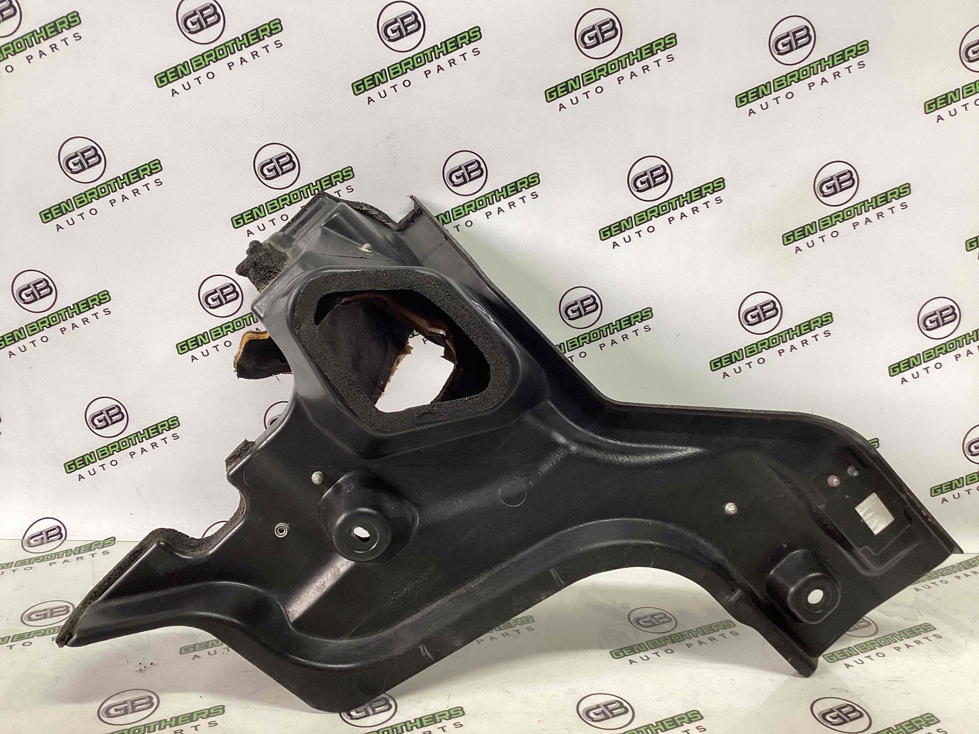 Пластик моторного відсіку