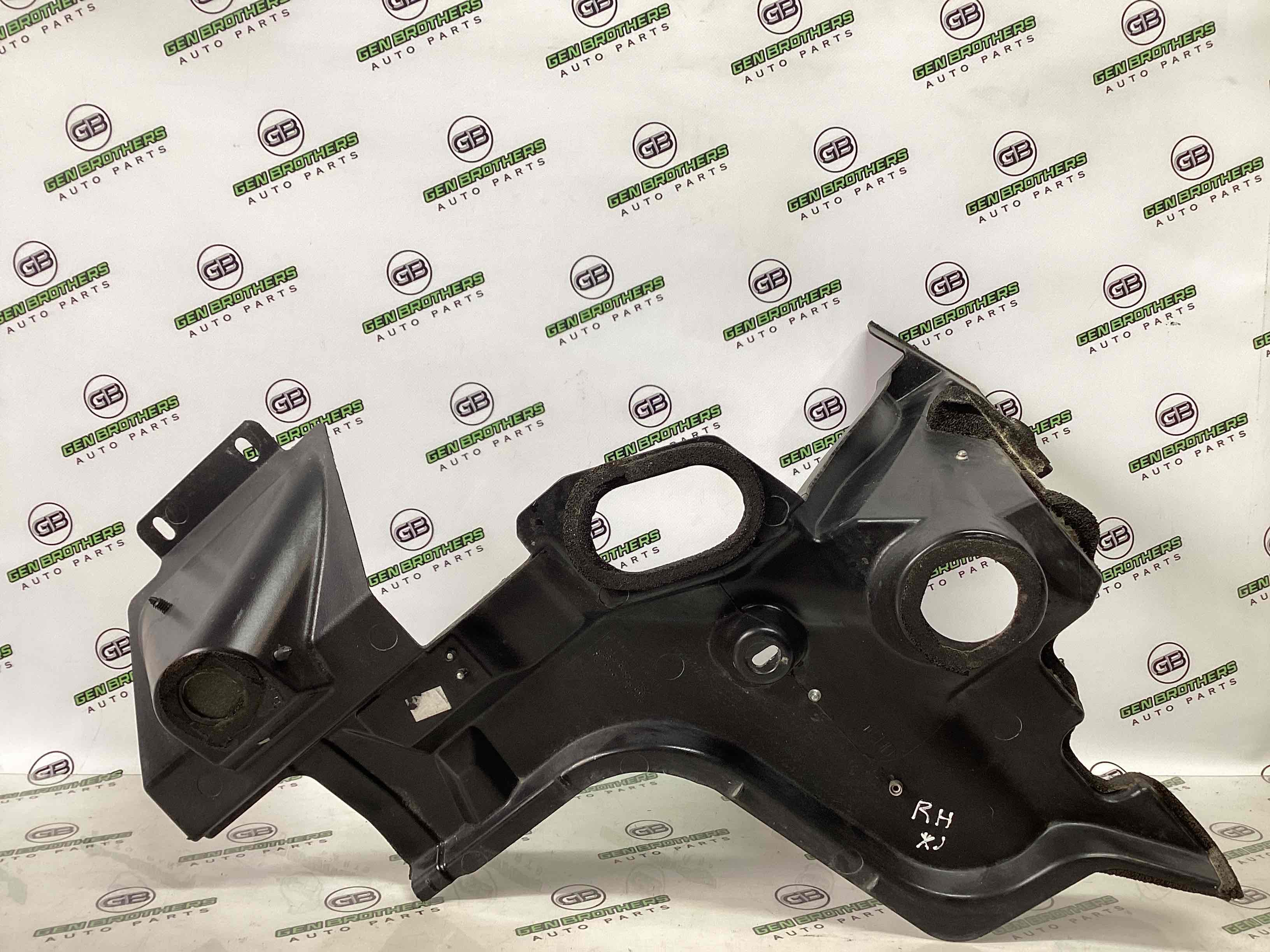 Пластик моторного відсіку