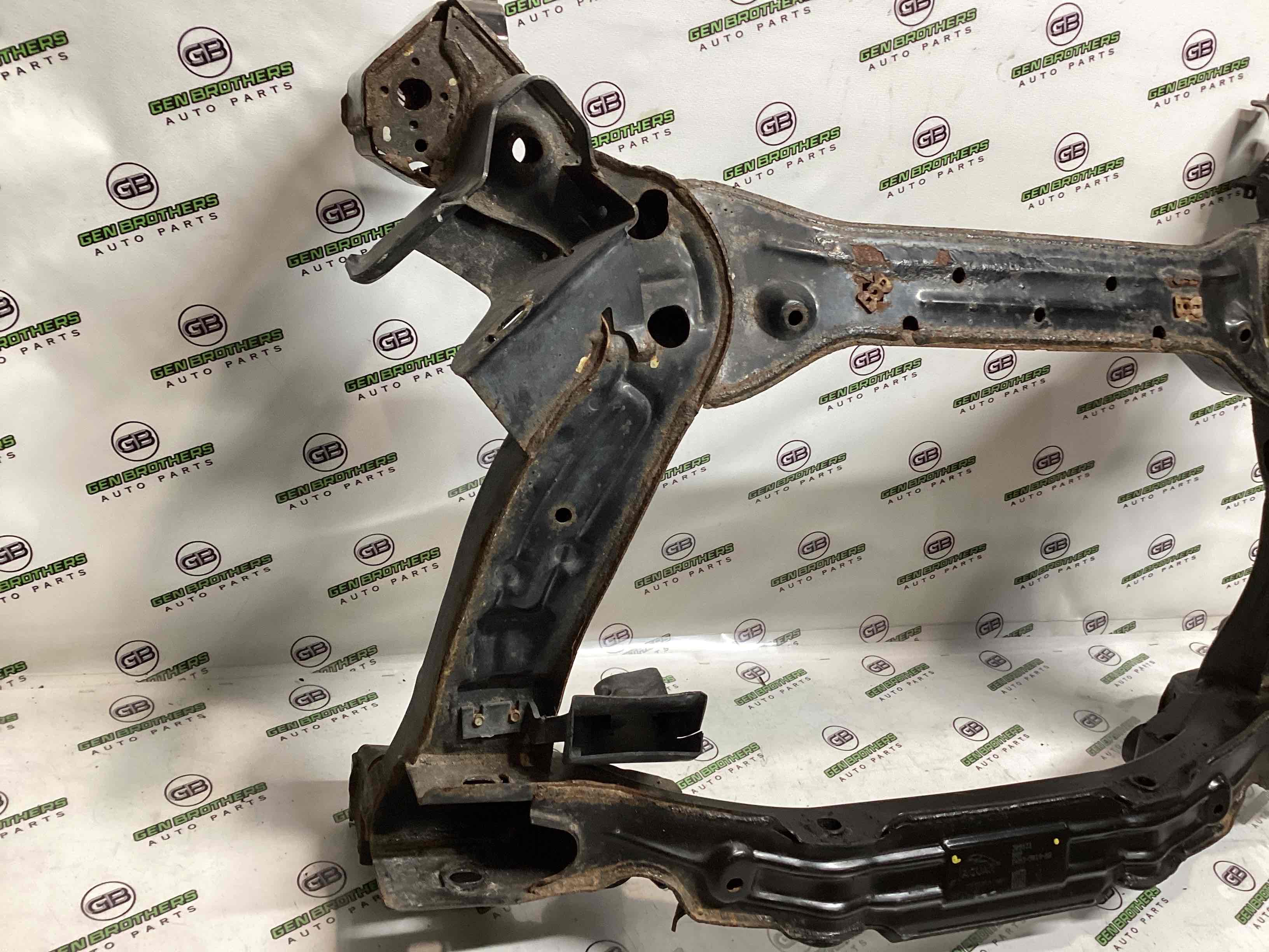 Балка підвіски передня підрамник