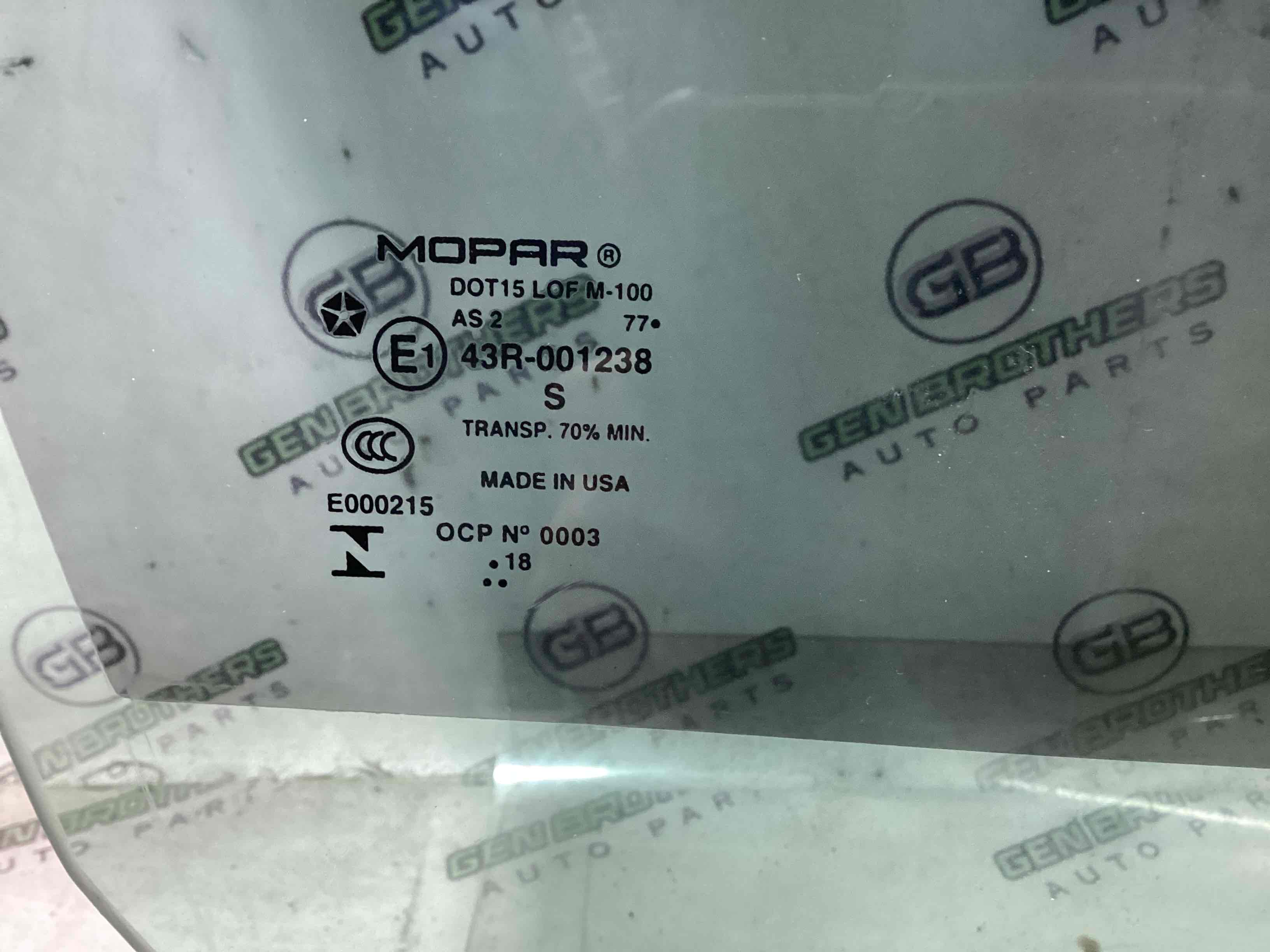 Скло переднє праве