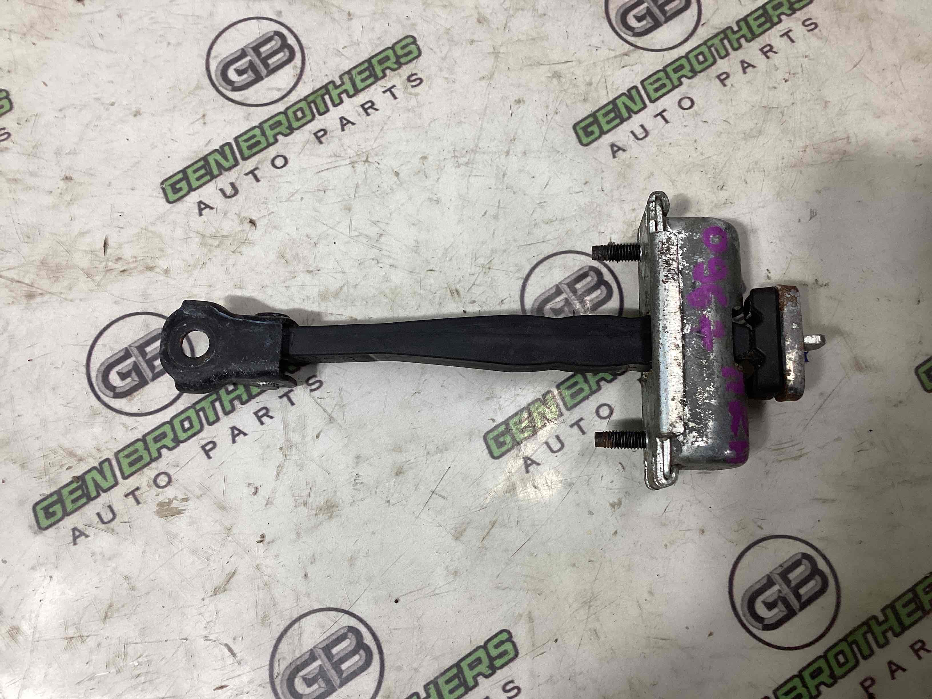 Обмежувач відчинення дверей