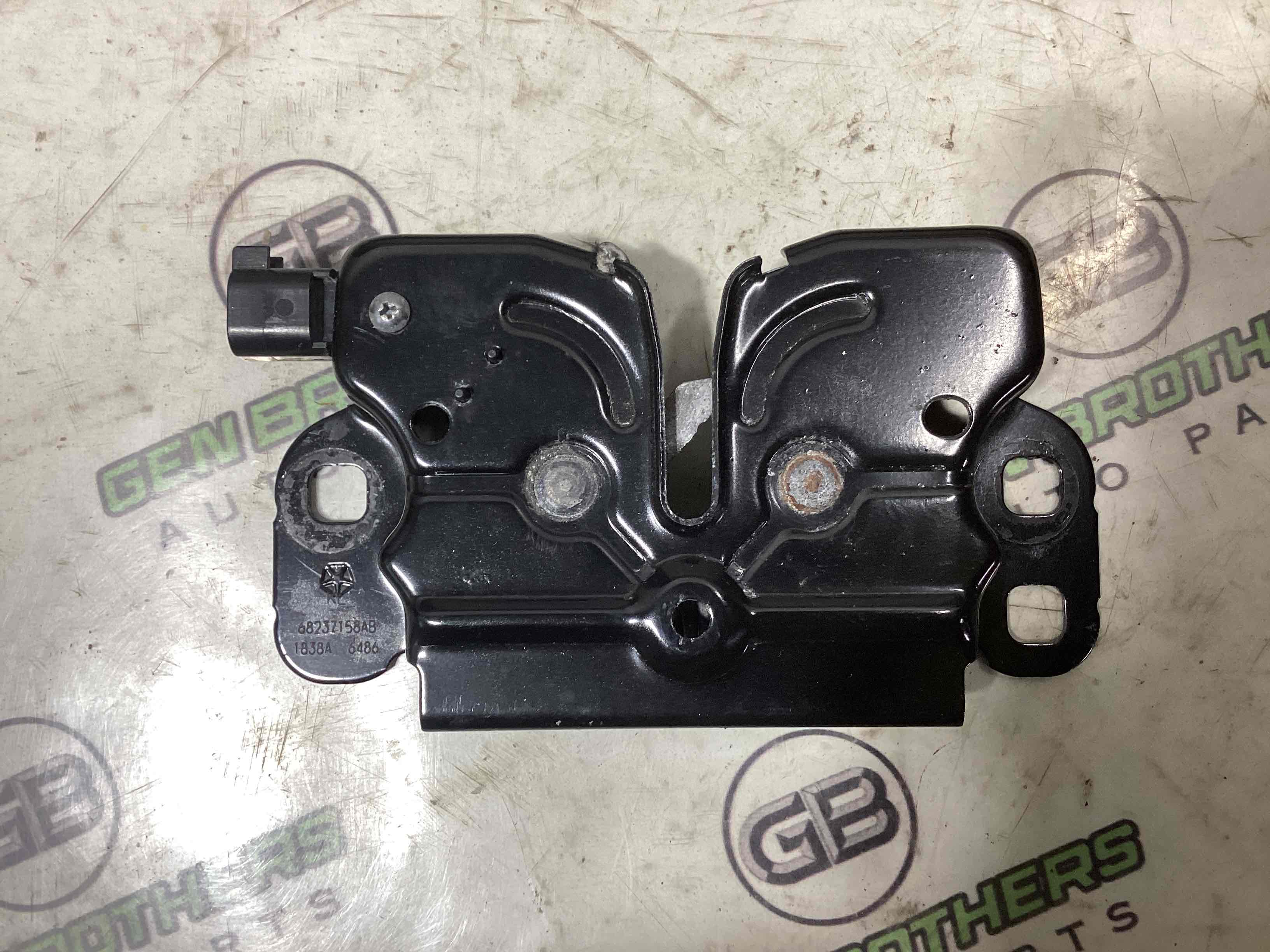 Замок капота, трос капота