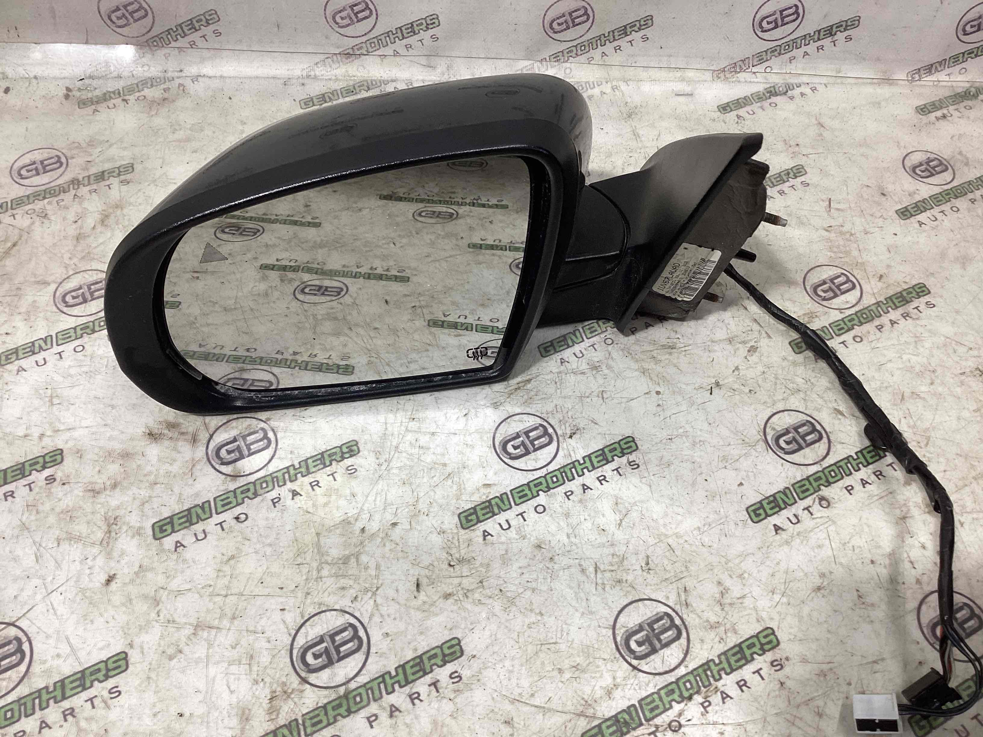 Дзеркало зовнішнє ліве