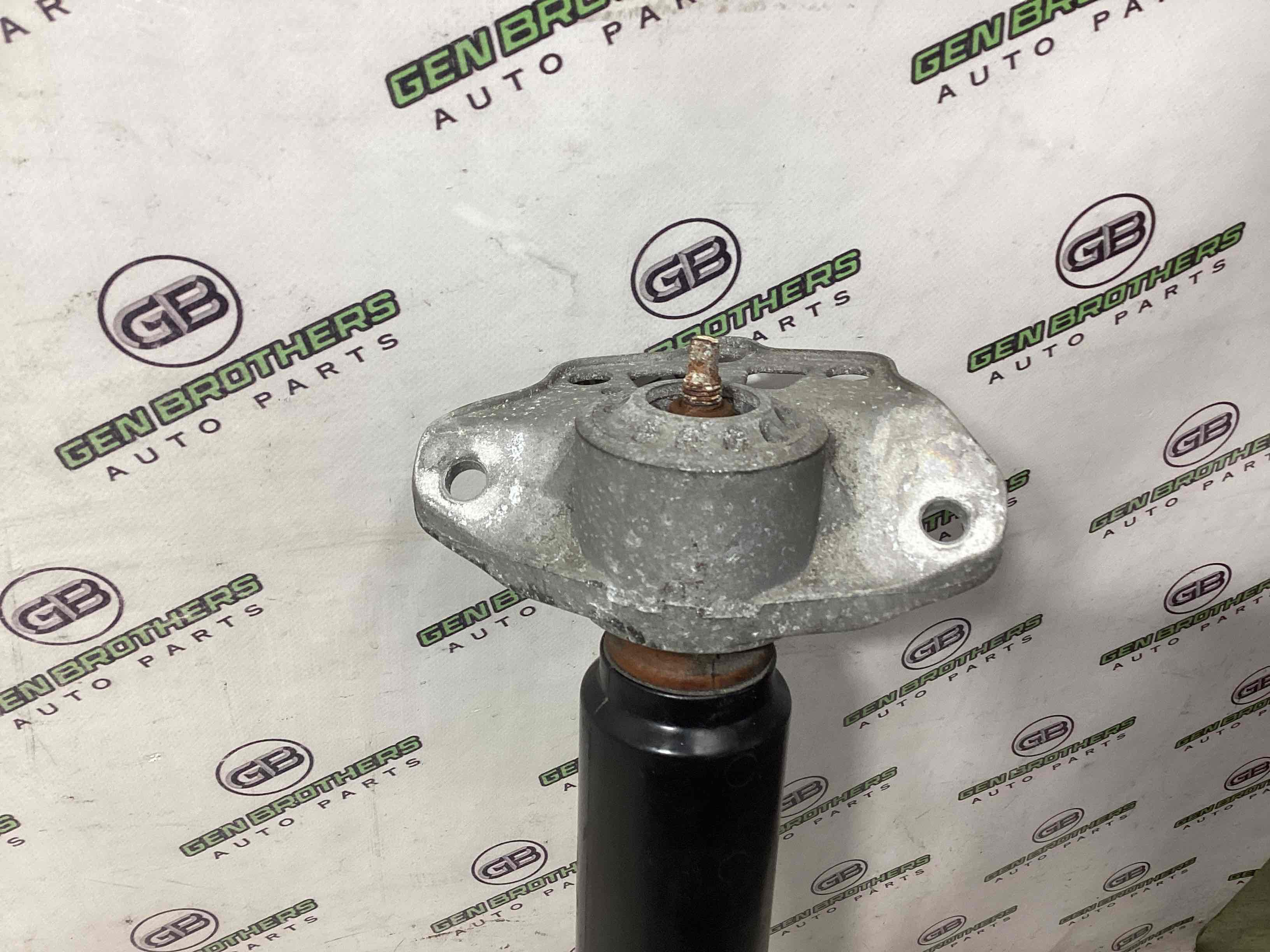 Амортизатор задній правий