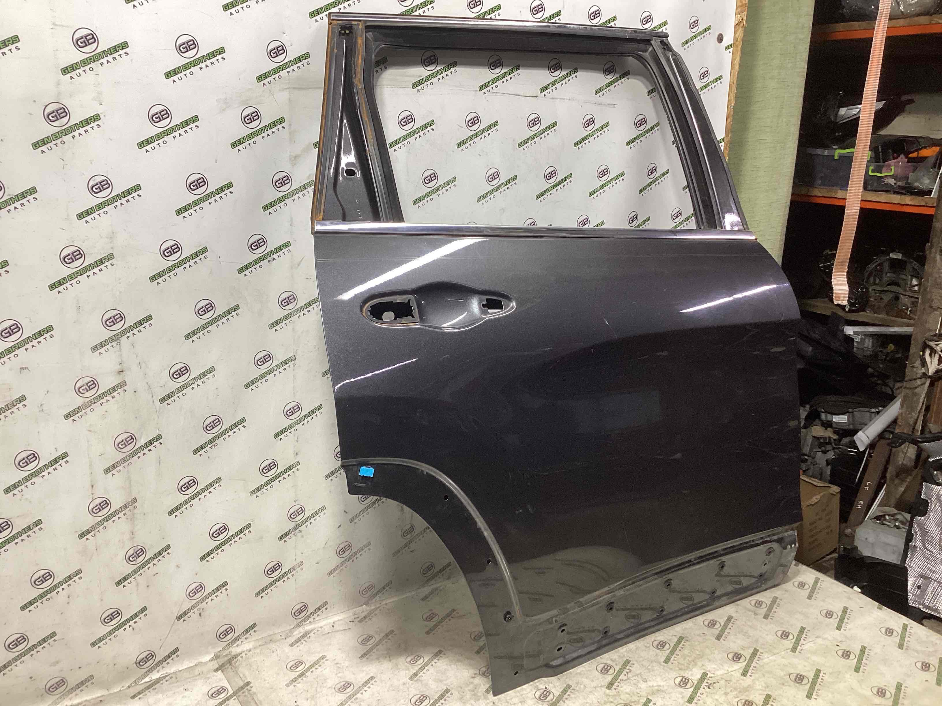 Двері задні права