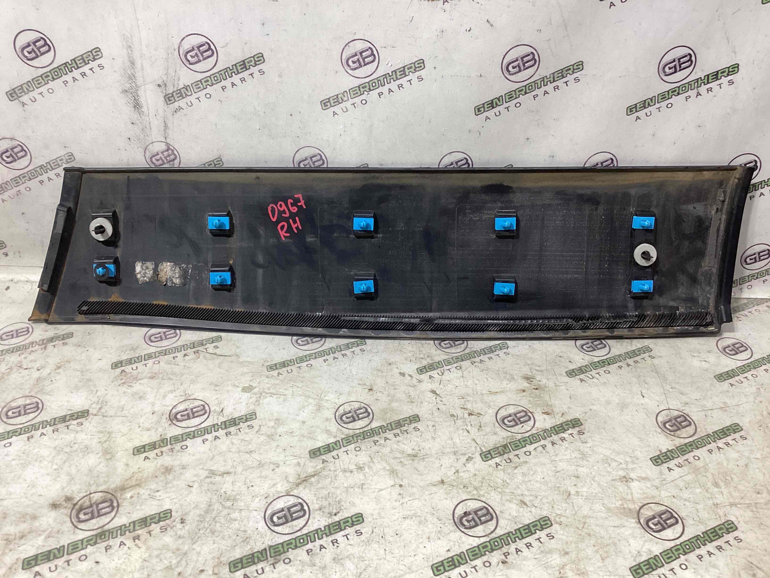 Молдинг двері задньої правої