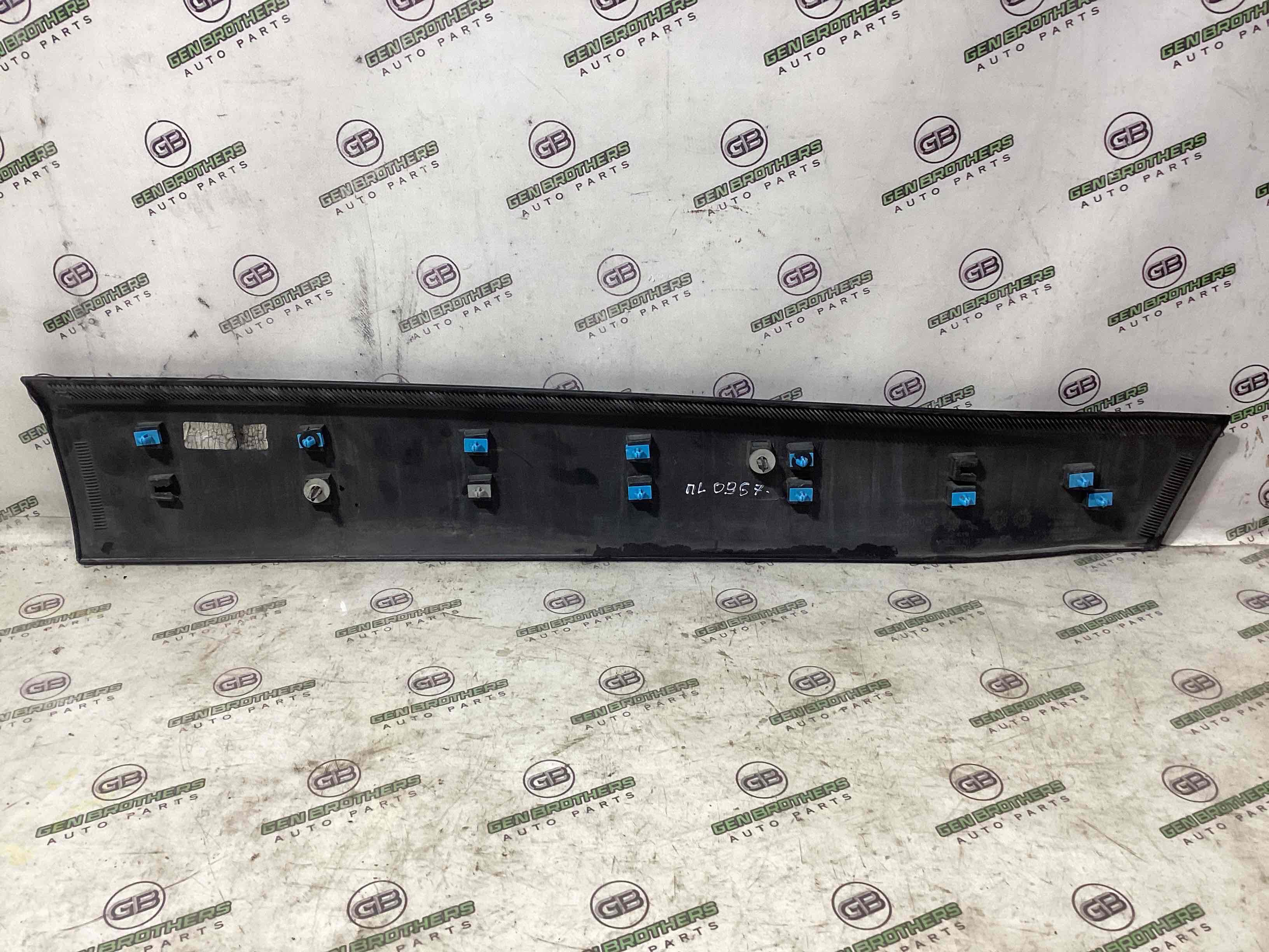 Молдинг двері передньої лівої