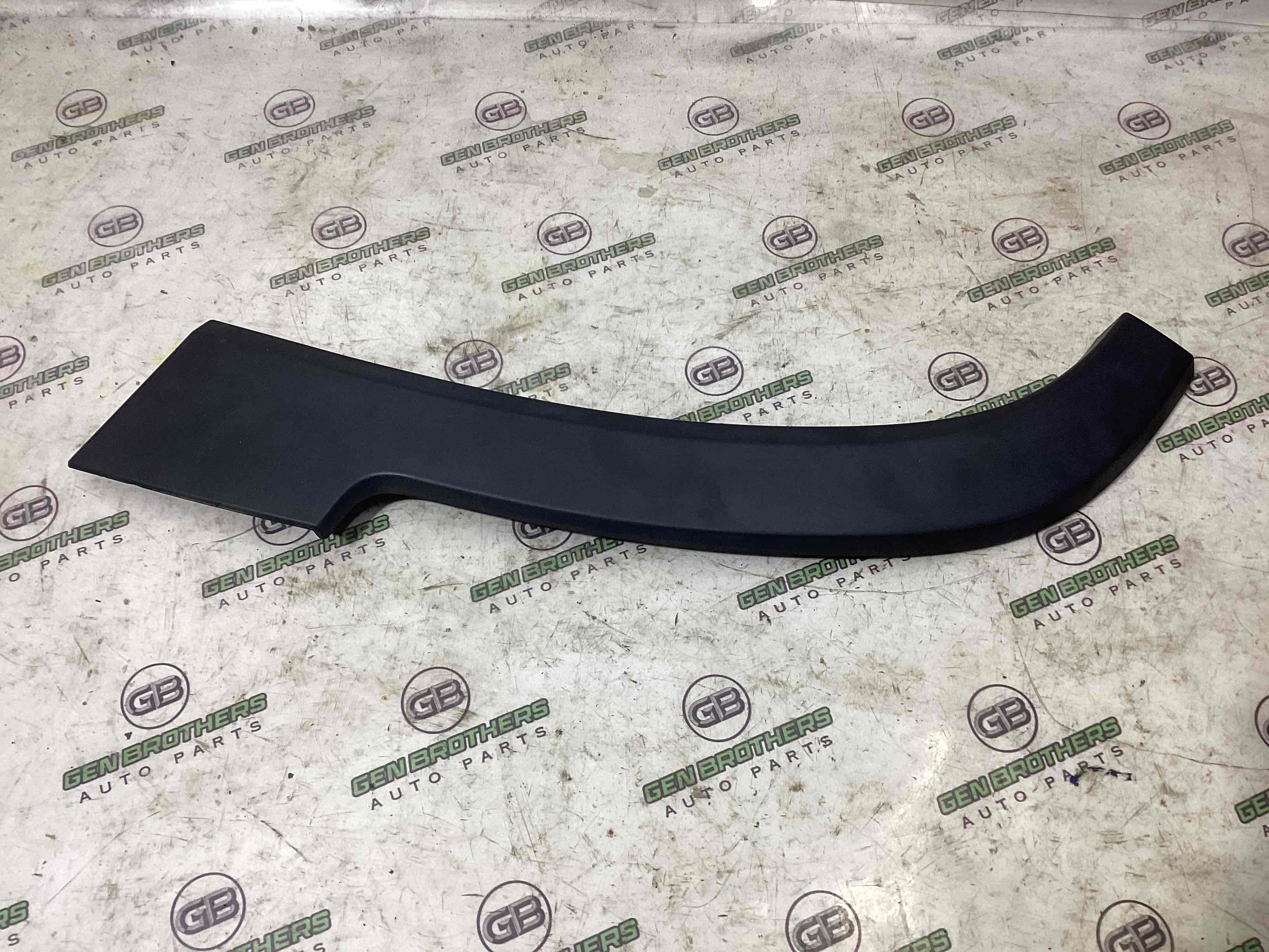 Молдинг двері задньої правої