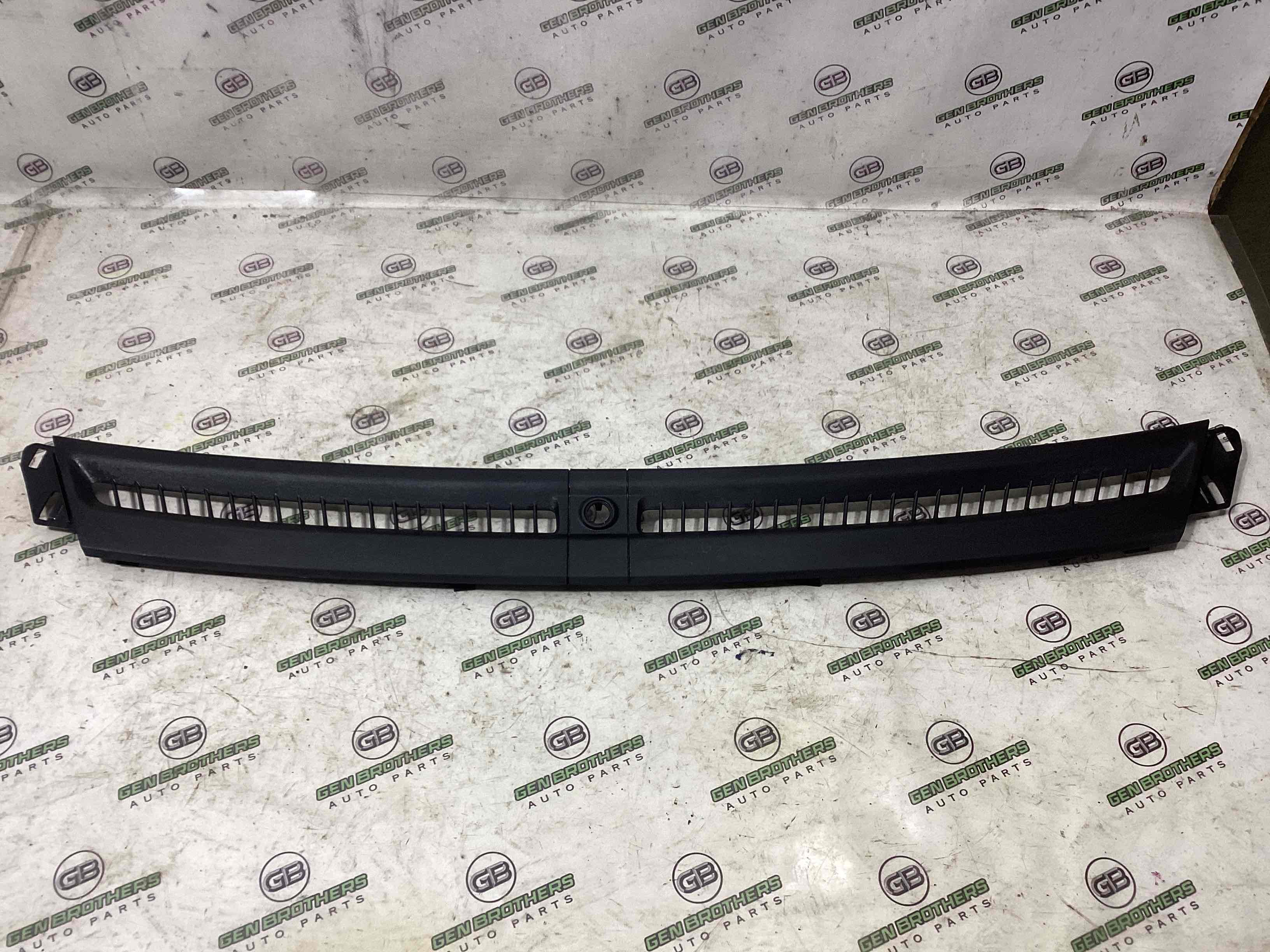 Обшивка панелі приладів торпедо