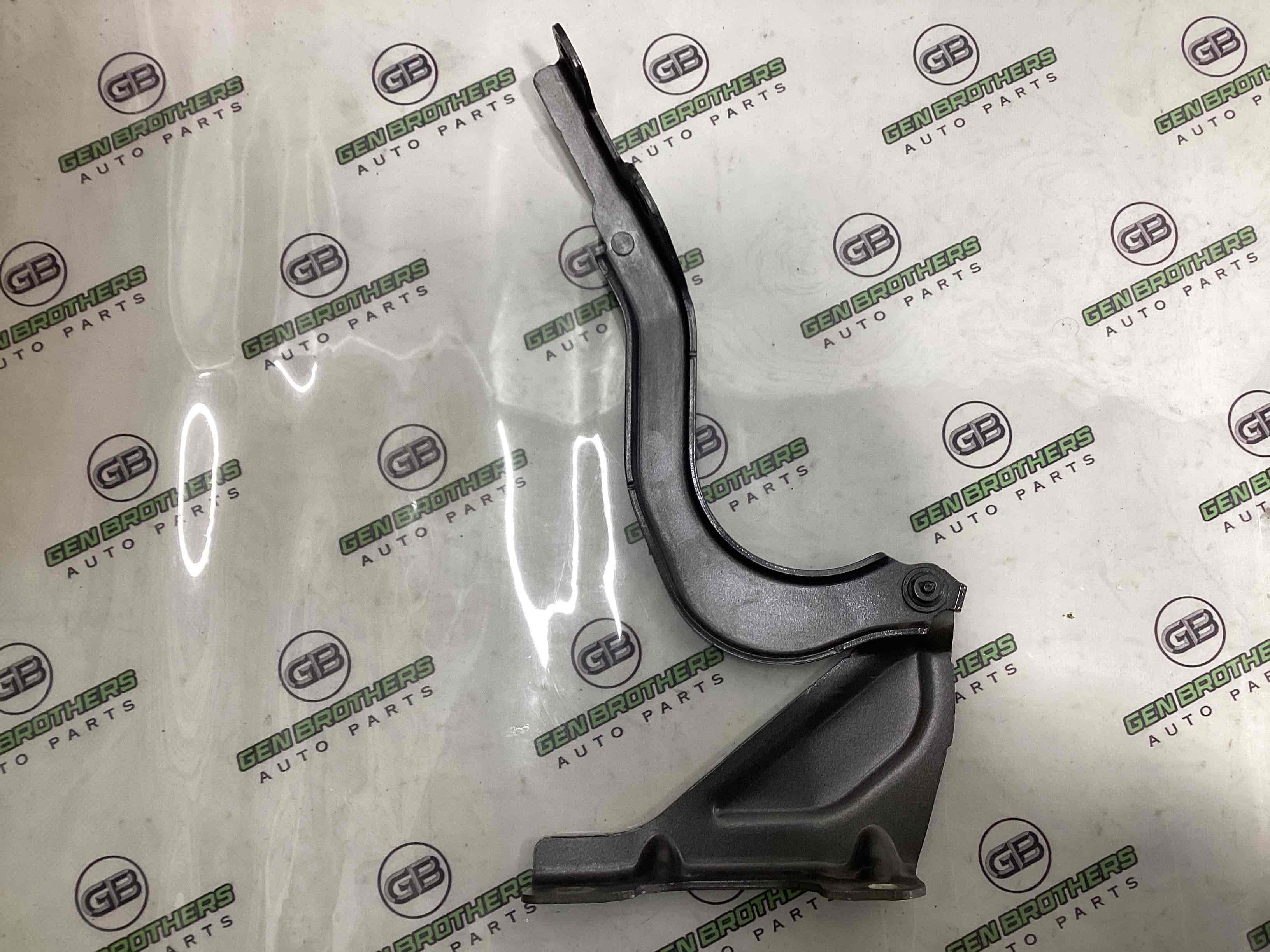 Петля капота, кронштейн капота