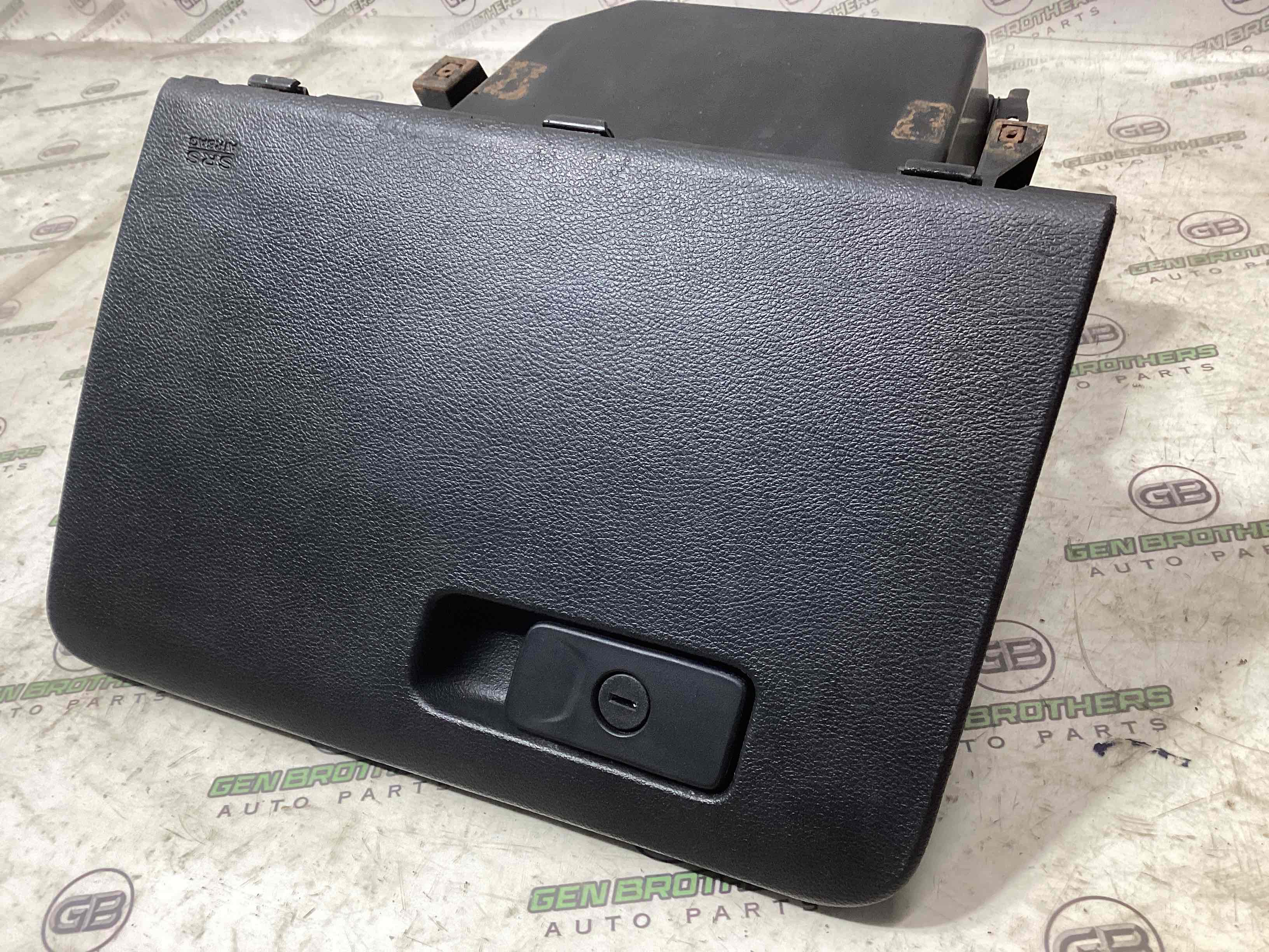 Бардачок замок бардачка, підстаканник, ящик